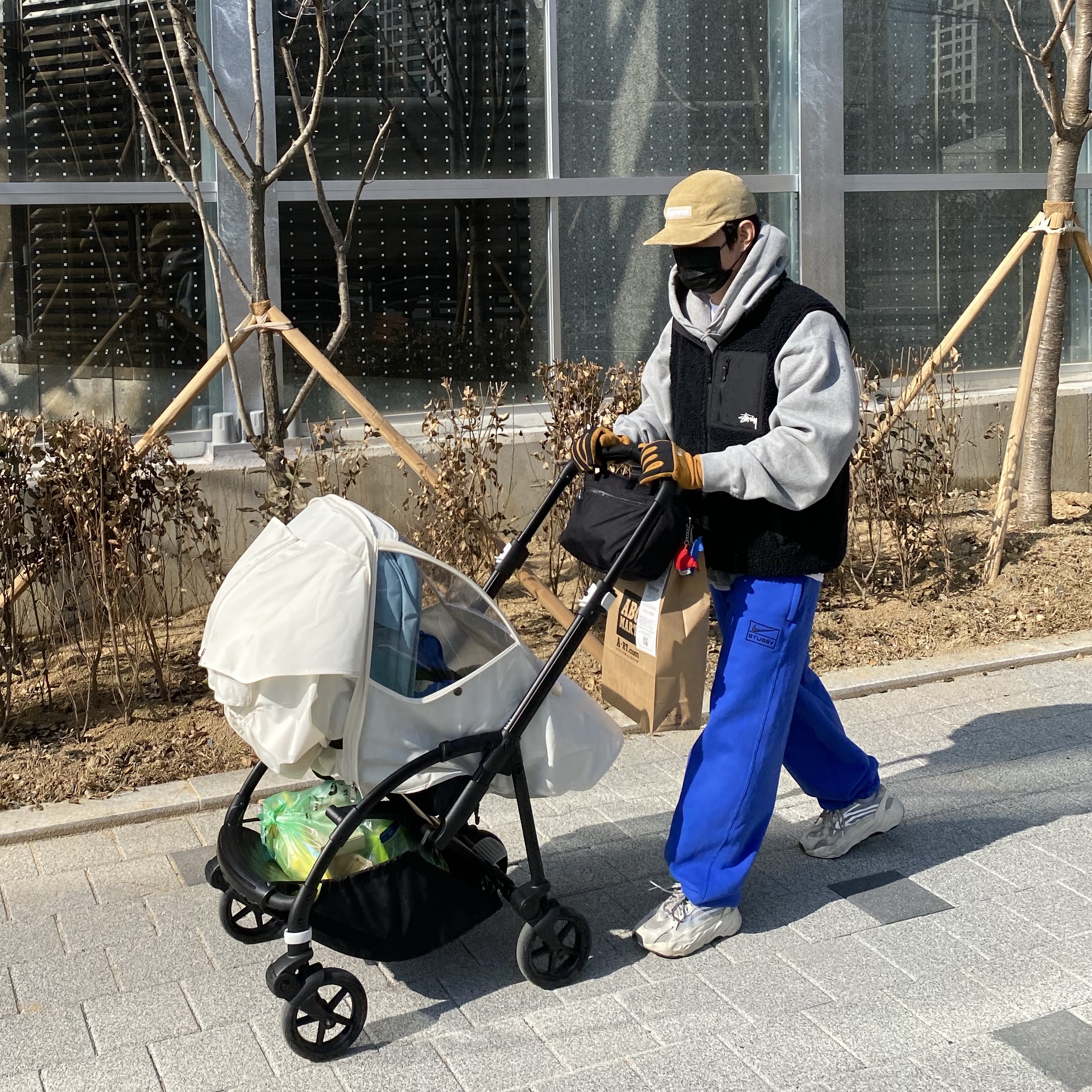 Stussy Sherpa Reversible Vest Black, Supreme Corduroy Camp Cap Beige - 23FW 착용 스타일