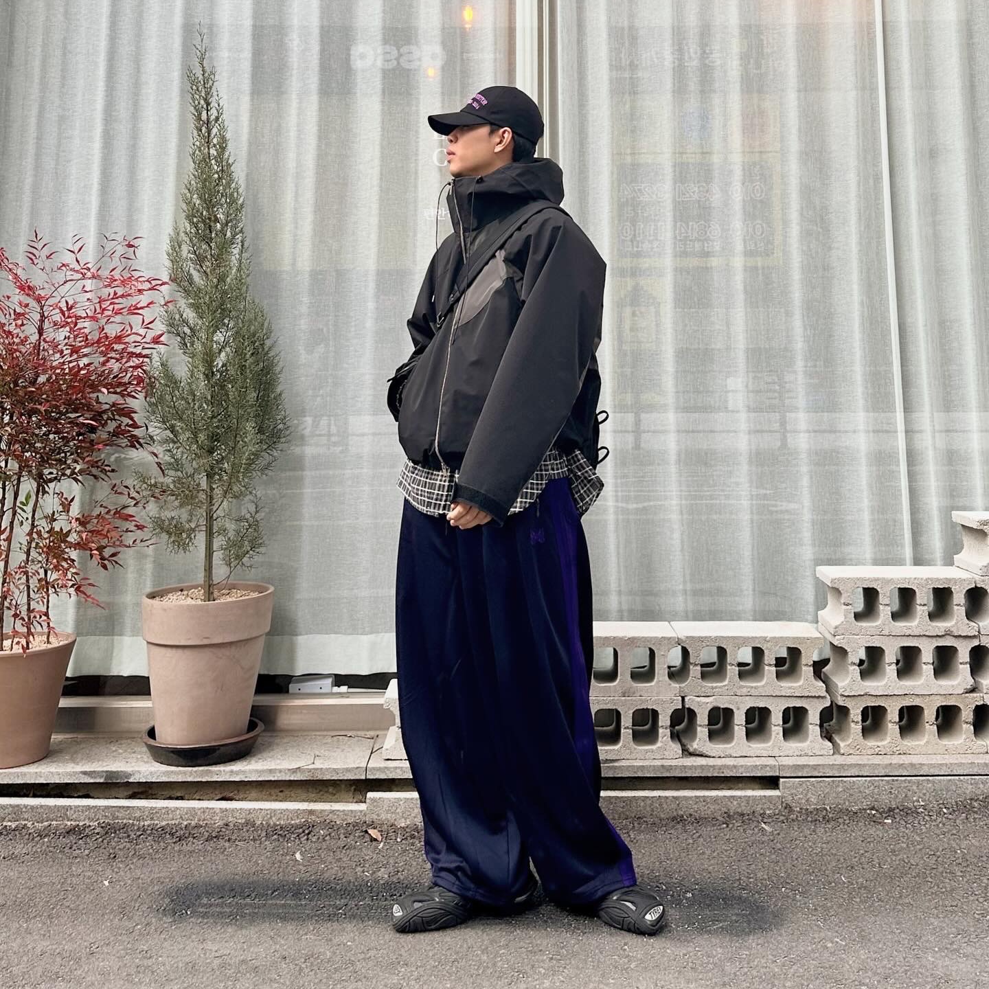 Needles H.D. Track Pants Poly Smooth Navy, Balenciaga Tyrex Sneakers Black 착용 스타일 - 1