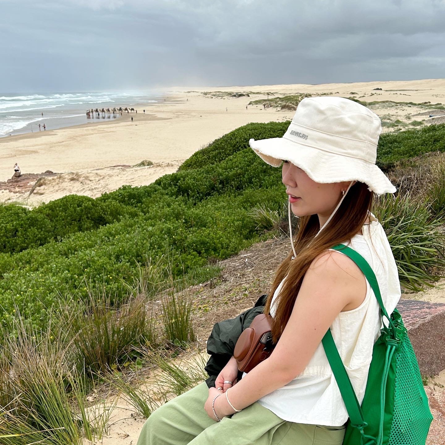 Jacquemus Le Bob Artichaut Bucket Hat Off White, Supreme Mesh Small Backpack Green - 23SS 착용 스타일