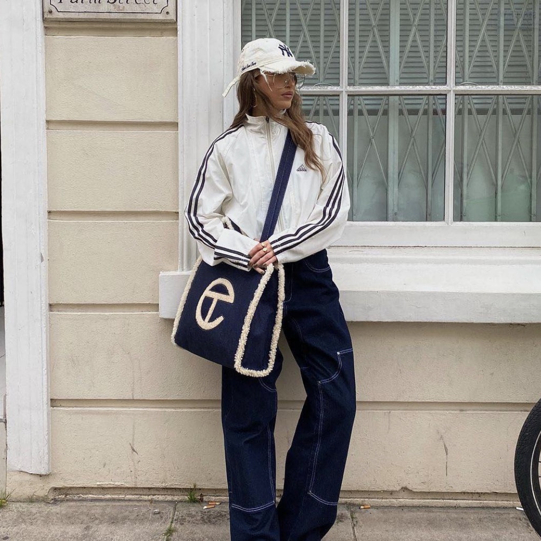Telfar x UGG Large Shopping Bag Denim, Telfar x UGG Medium Shopping Bag Denim 착용 스타일