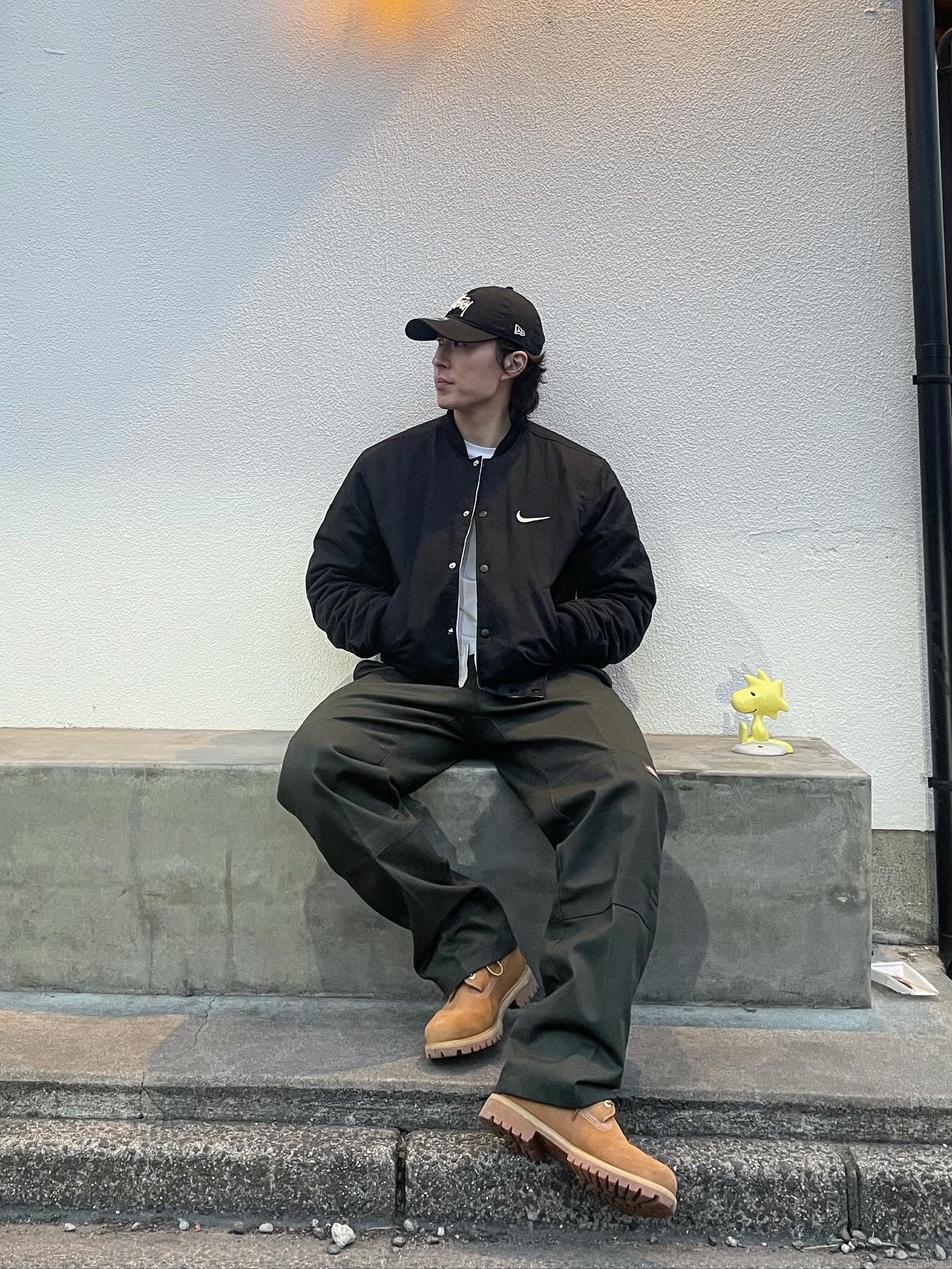 Nike x Stussy Reversible Jacket Black (FJ9153-010), Stussy Basic New Era 9Twenty Basic Strapback Black 착용 스타일 - 1