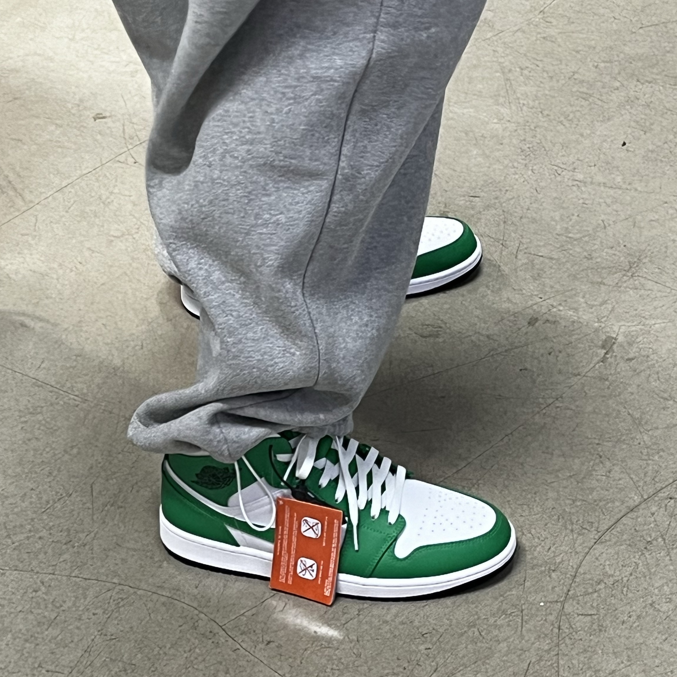 Jordan 1 Mid Lucky Green 착용 스타일 - 2
