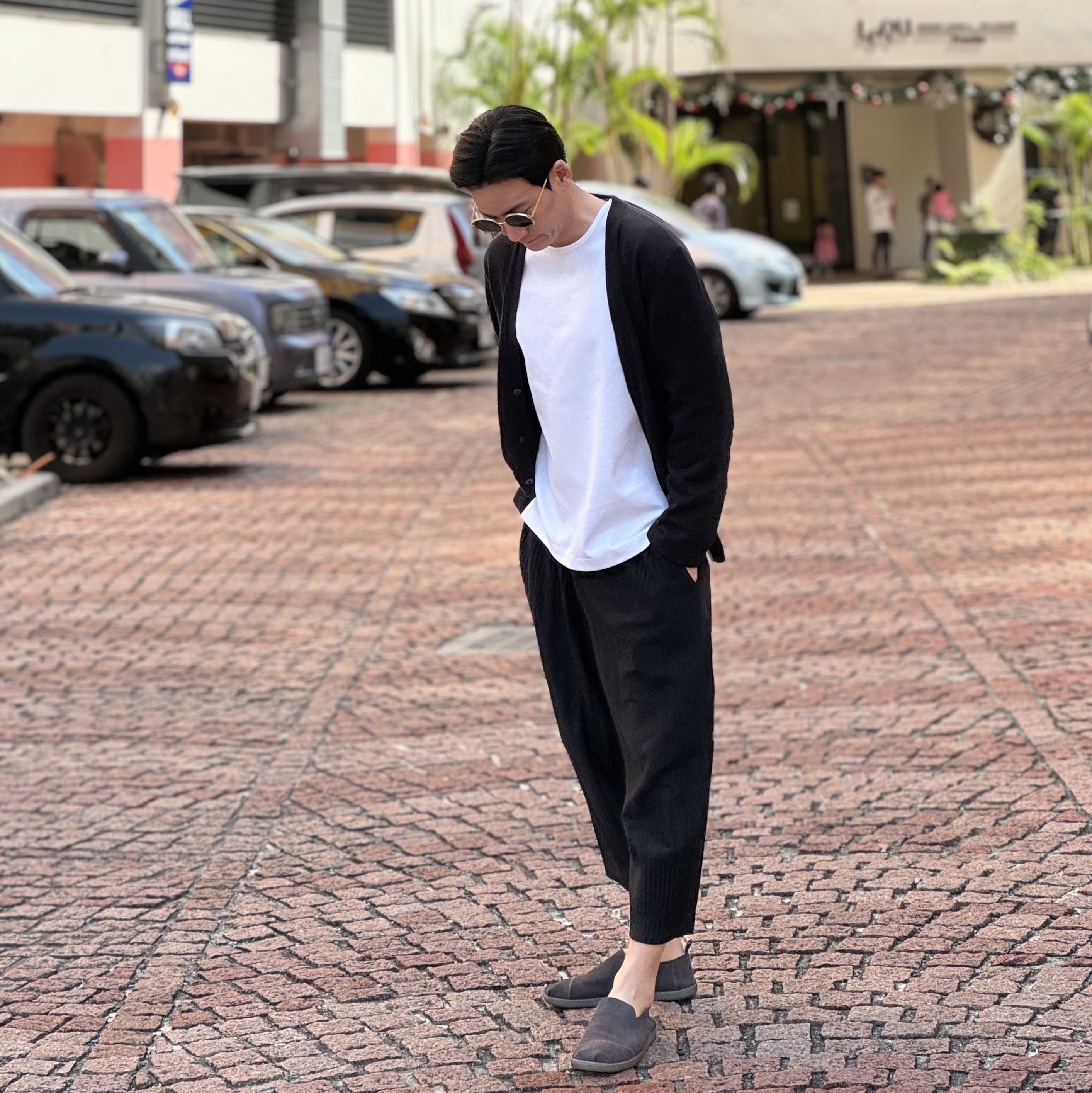 (W) Maison Margiela Wool Cardigan Black, Homme Plisse Issey Miyake Basics Pants Black 착용 스타일 - 4