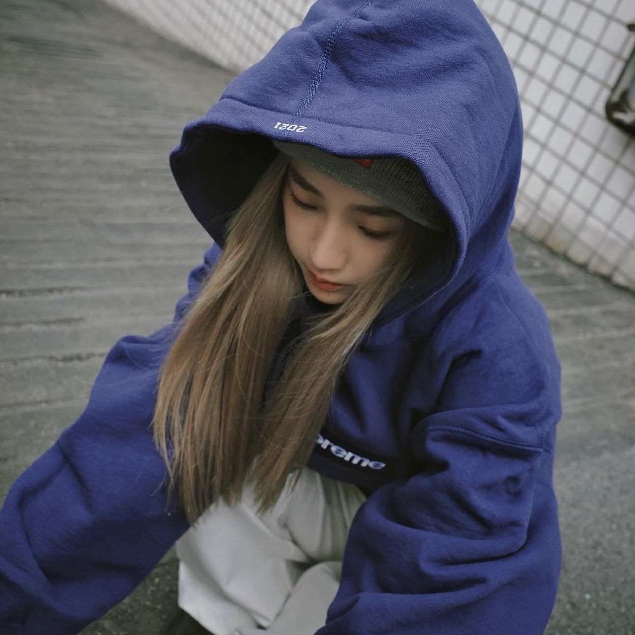 Supreme Box Logo Hooded Sweatshirt Red - 23FW, Supreme Box Logo Hooded Sweatshirt Ash Grey - 23FW 착용 스타일 - 6