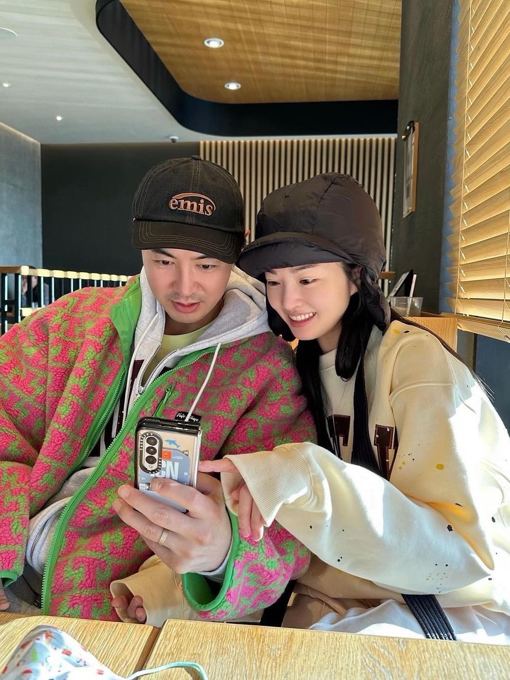 이미스 뉴 로고 이미스 캡 블랙, 이미스 톤 온 톤 와펜 볼캡 블랙 착용 스타일 - 5