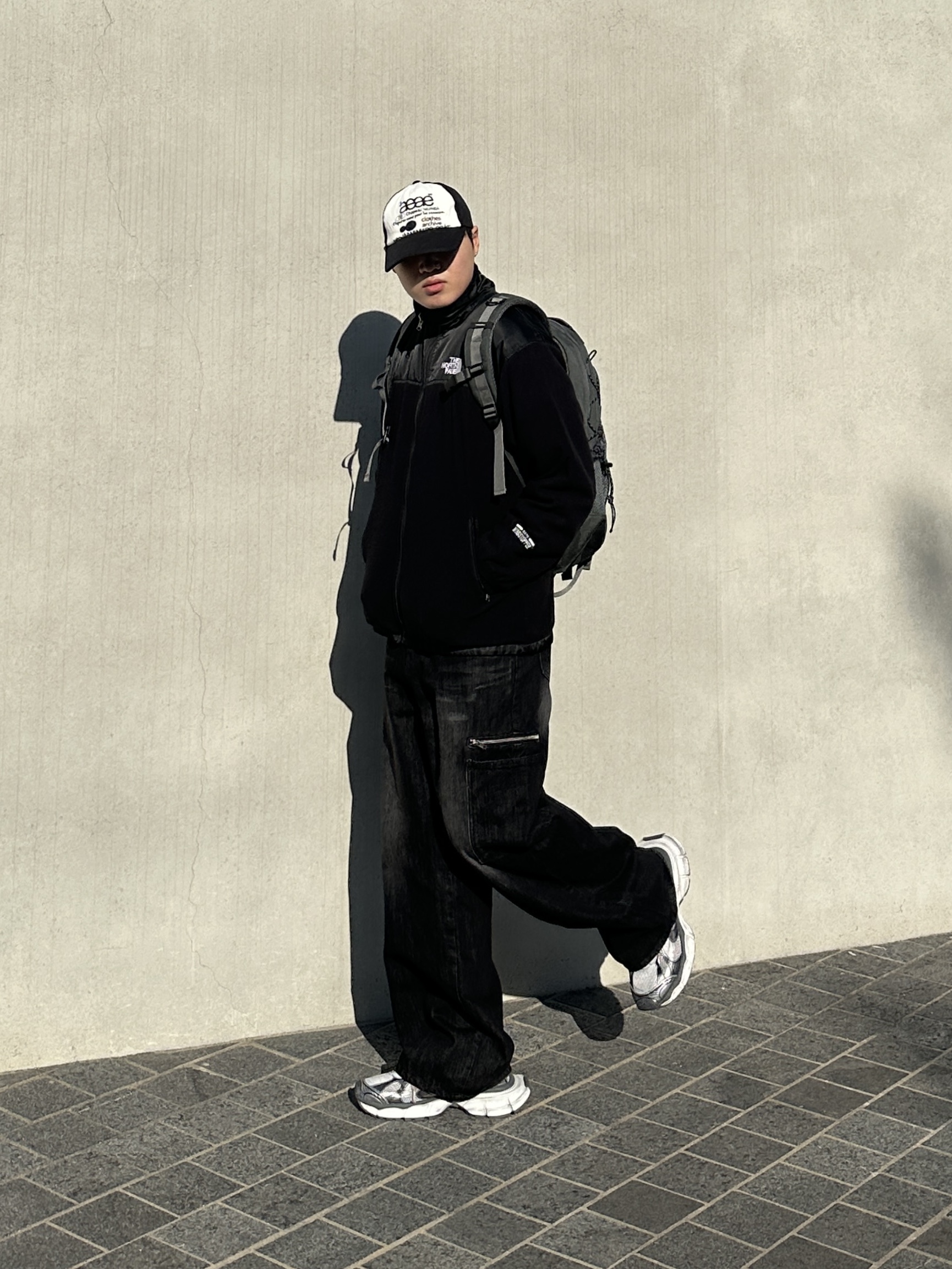 Balenciaga 3XL Sneakers Grey White Red 착용 스타일 - 1