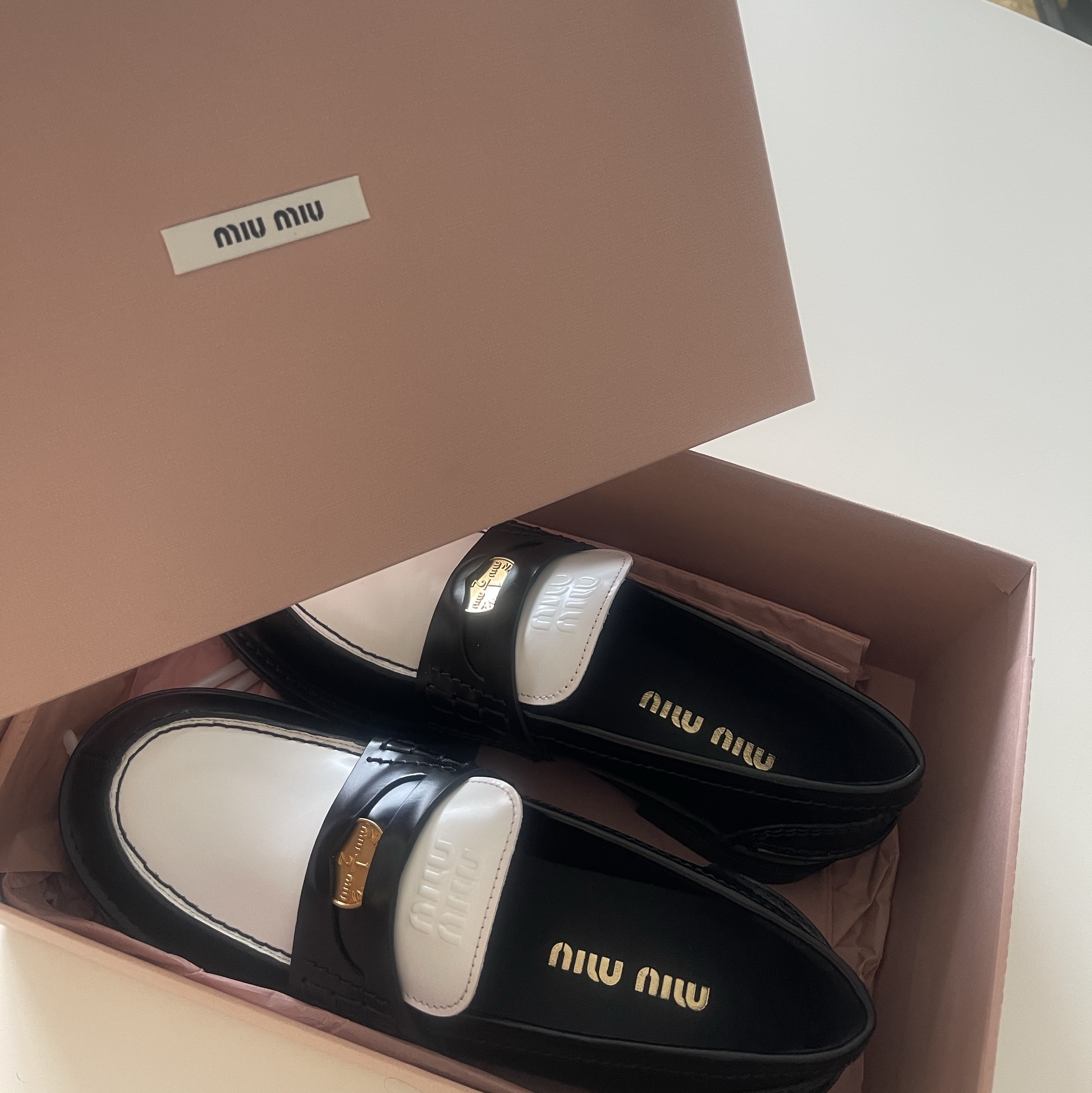 (W) Miu Miu Leather Penny Loafers Black White 착용 스타일