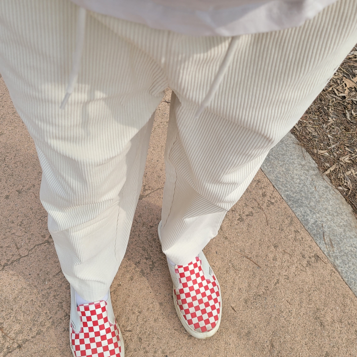 IAB Studio Corduroy Pants Cream Mud 착용 스타일 - 2
