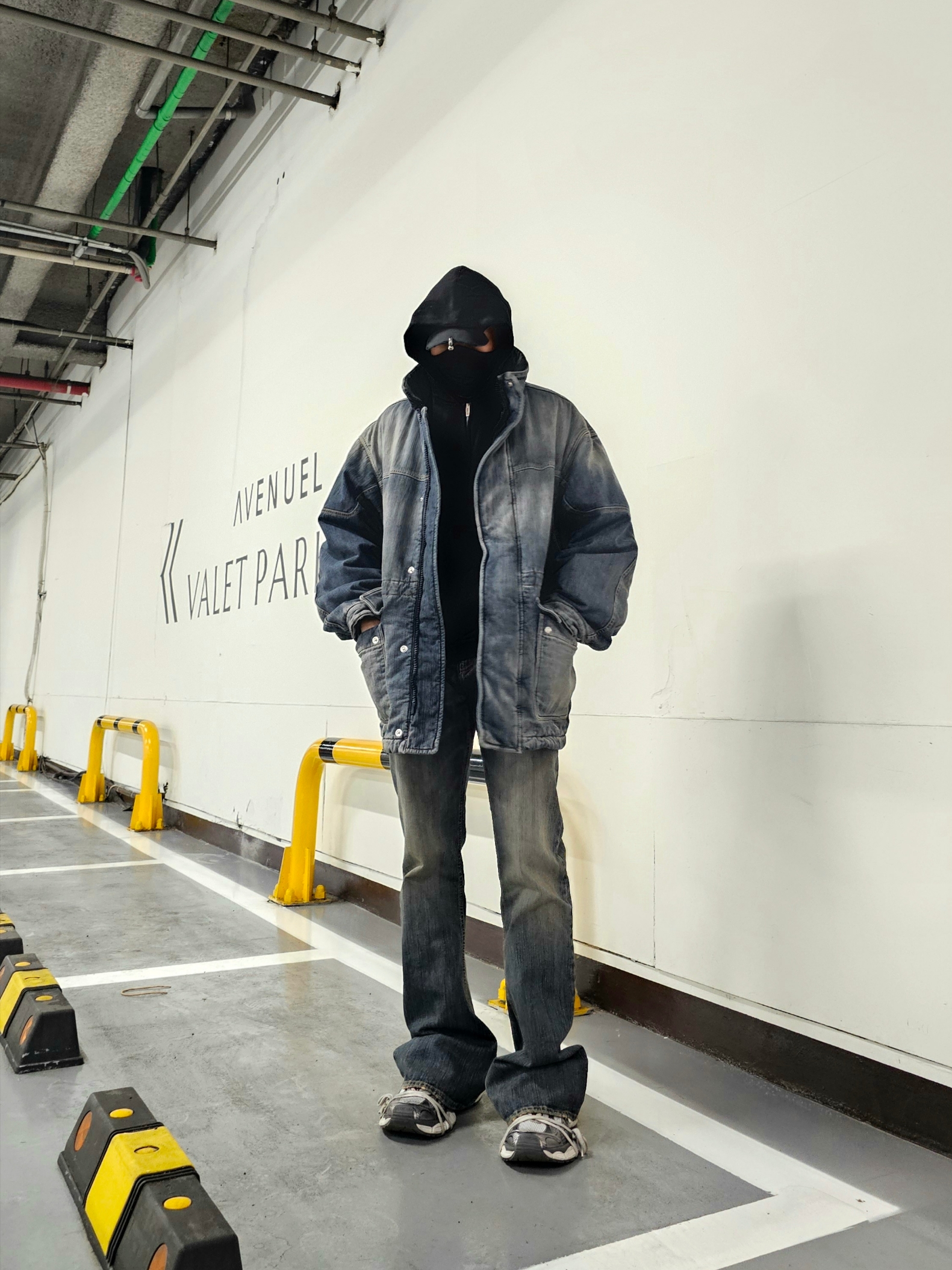 Balenciaga Denim Oversized Parka Light Blue, Balenciaga Bootcut Pants Light Blue 착용 스타일 - 2