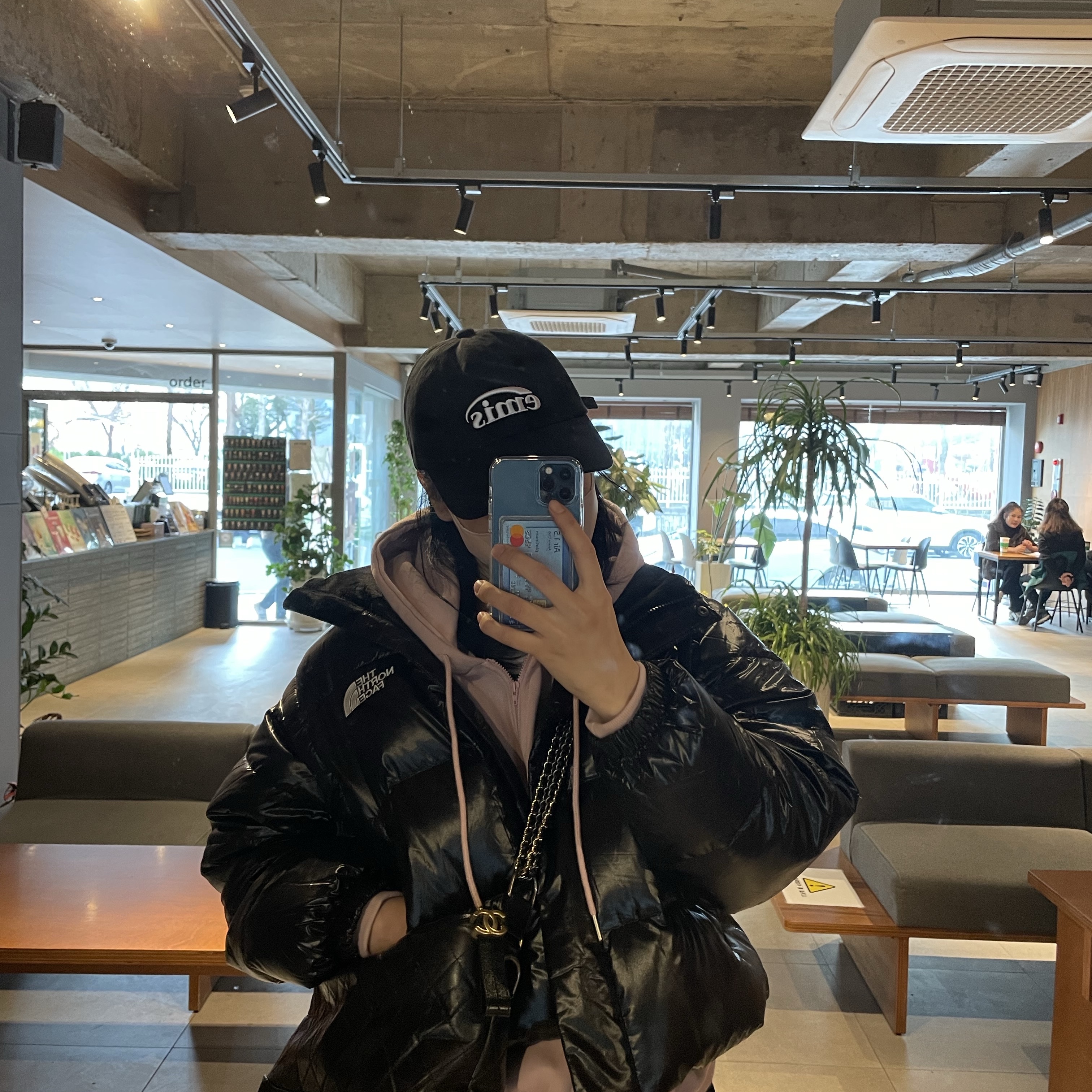 (W) The North Face White Label Glossy Detachable Down Jacket Black 착용 스타일