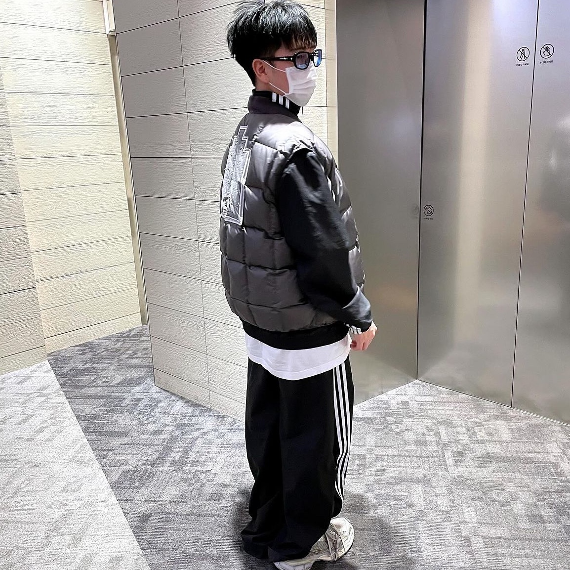 (W) Adidas Adilenium Oversized Track Top Black - KR Sizing, Balenciaga 3XL Sneakers Light Beige 착용 스타일 - 2