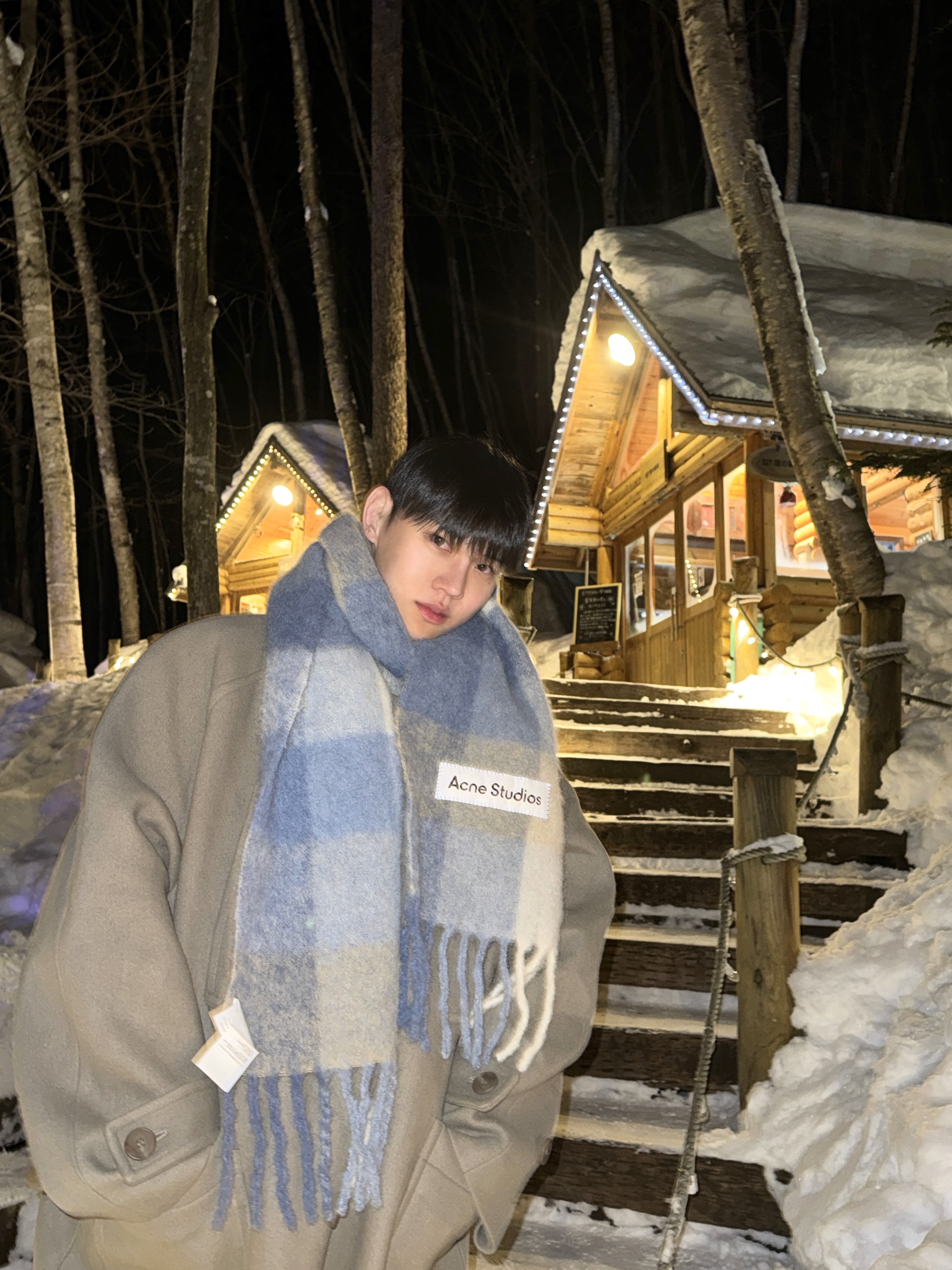 Acne Studios Mohair Check Muffler Pastel Blue Beige, Undermycar Legion.02 Balmacaan Oversized Wool Coat Beige 착용 스타일 - 1