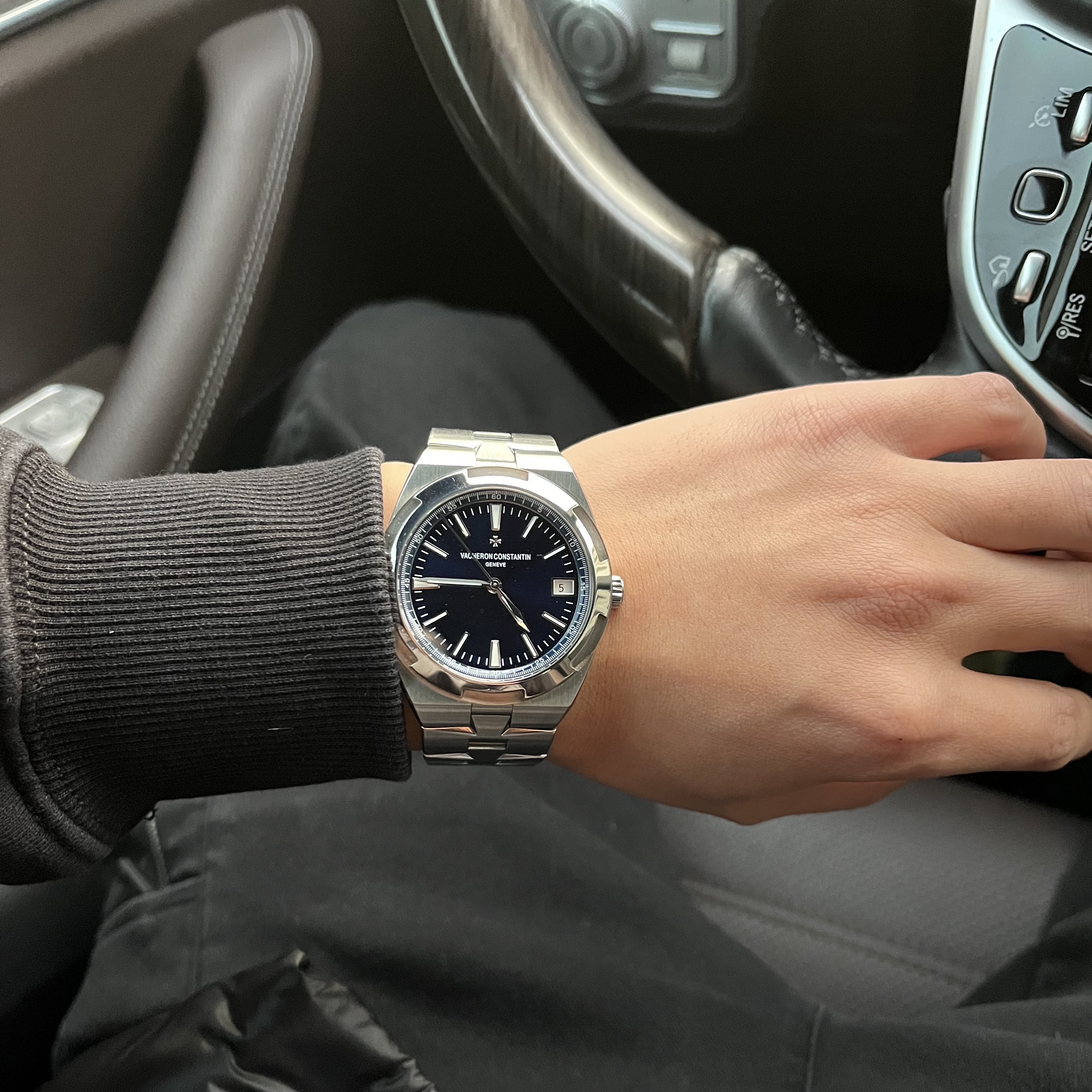 Vacheron Constantin Overseas 41mm Caliber 5100 Steel Blue 착용 스타일
