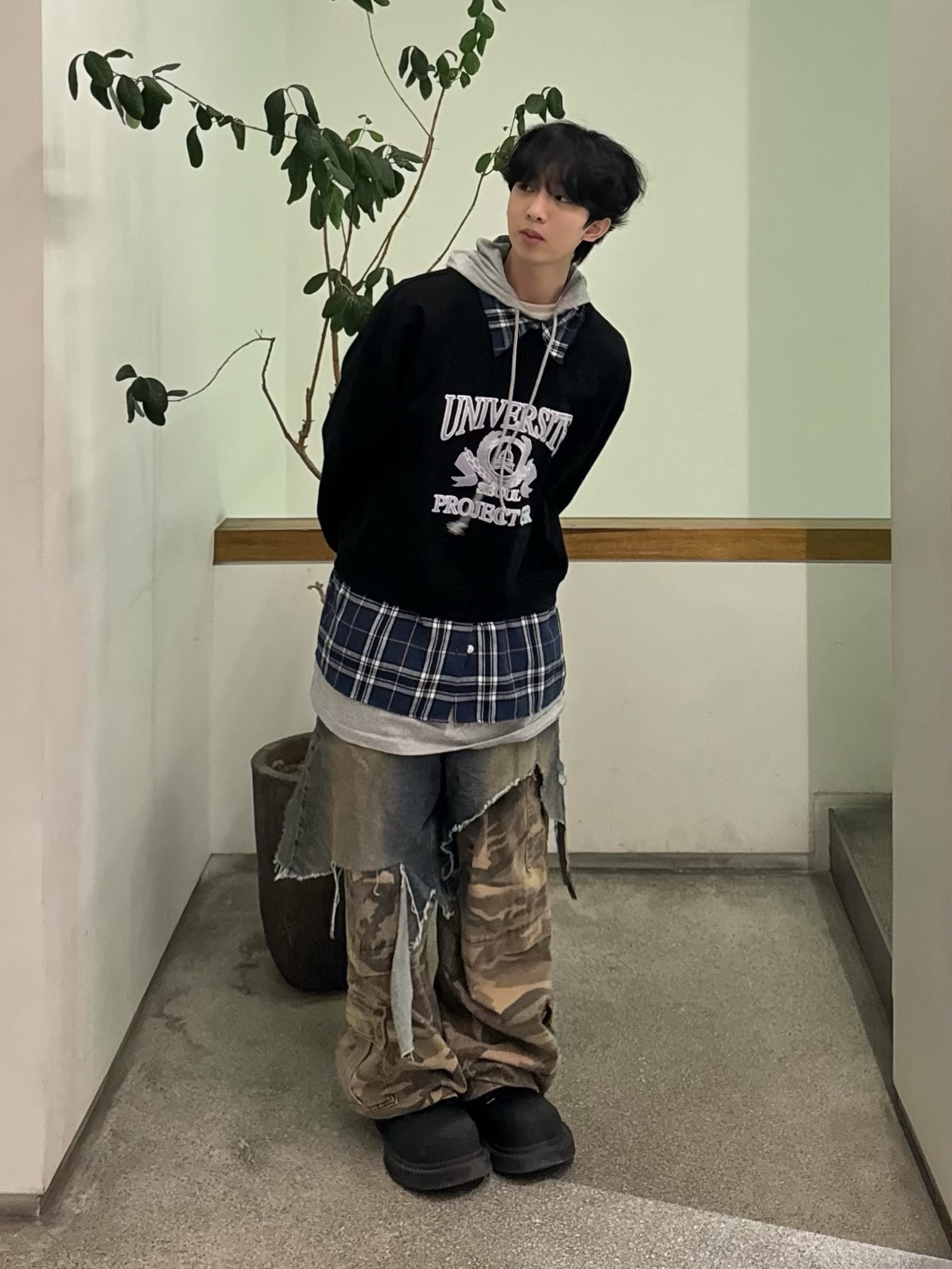 Project G/R Layered Cargo Denim Pants Blue Camo, Project G/R 3 Layered Top Black 착용 스타일 - 2