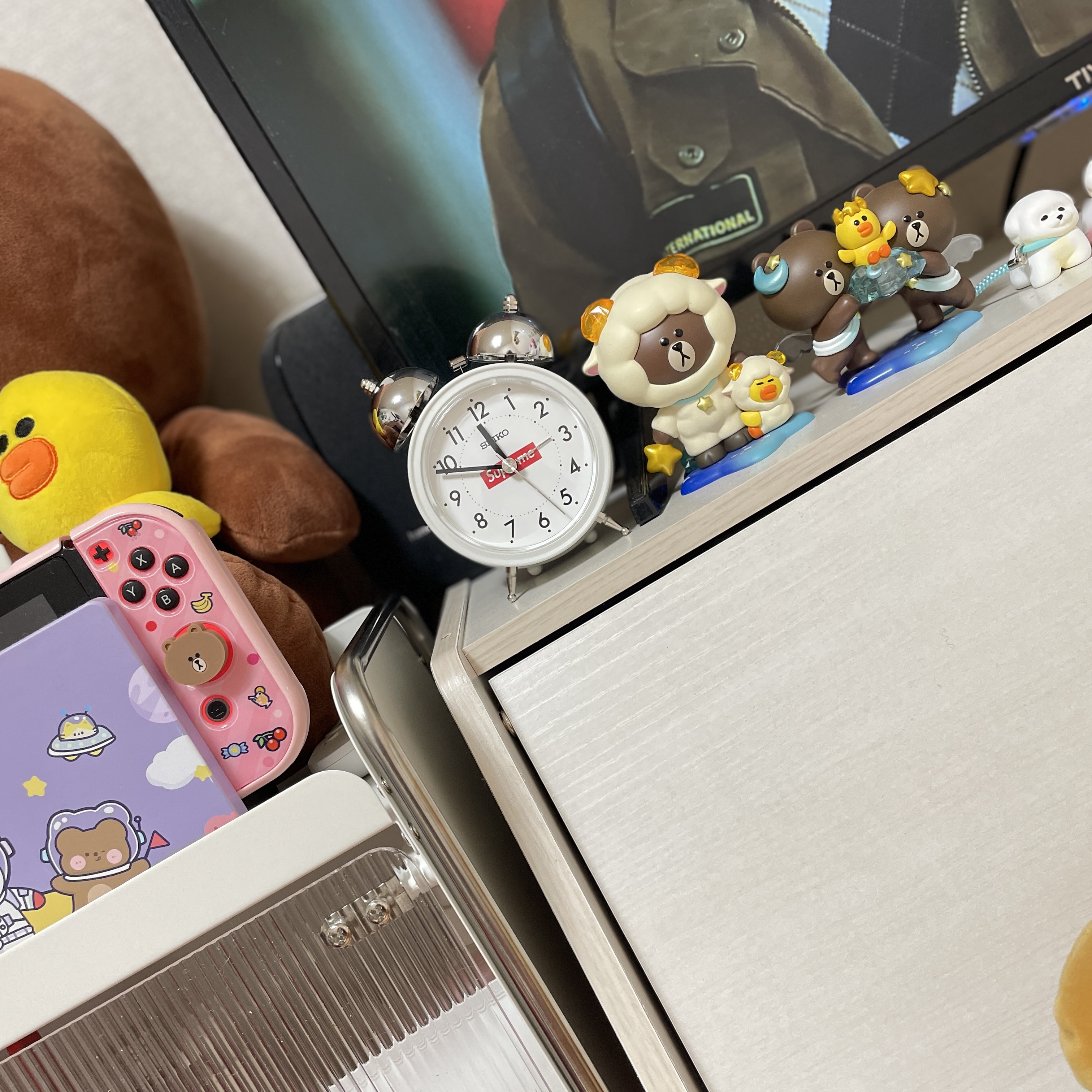 Supreme x Seiko Alarm Clock White - 22FW 착용 스타일