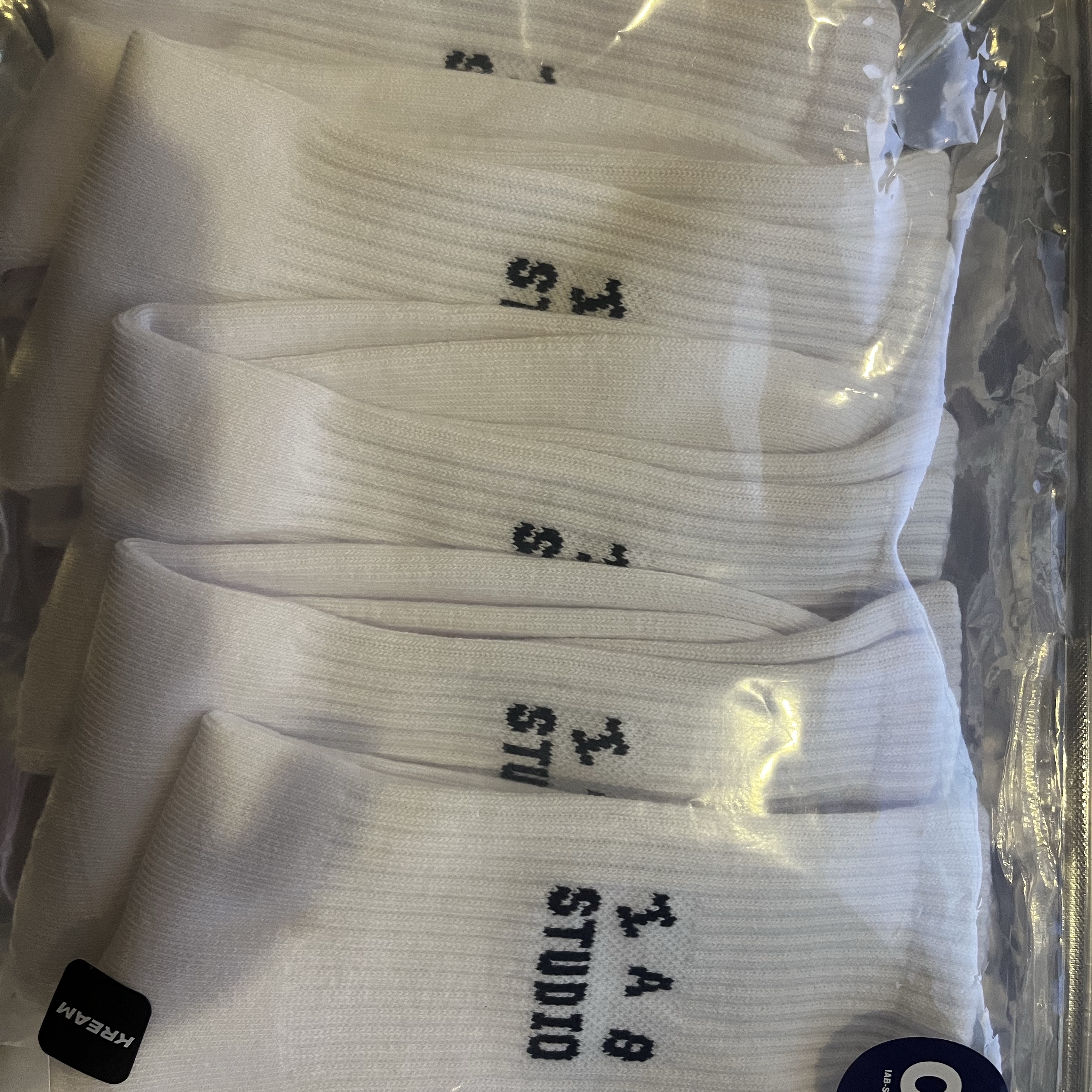 IAB Studio Socks White (5 Pack) 착용 스타일