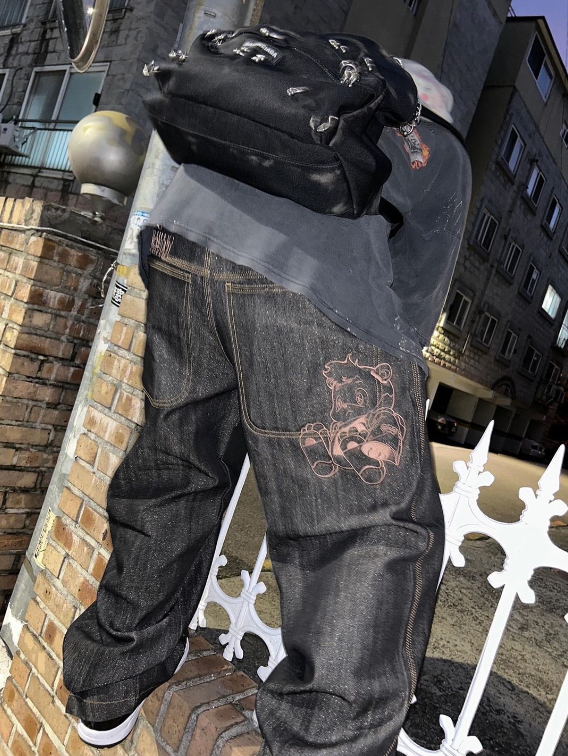 Cotchs Galaxy Denim Pants 착용 스타일