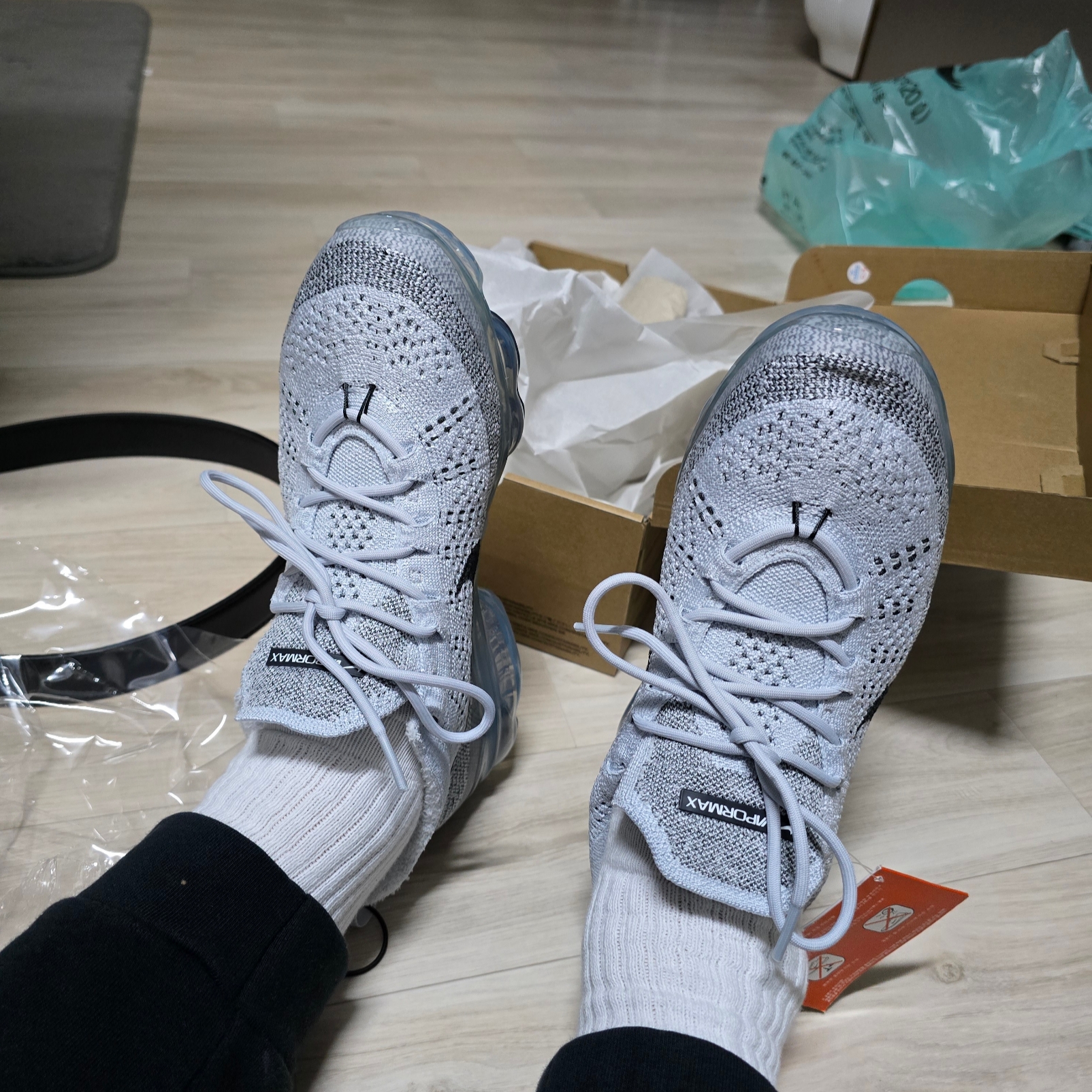 Nike Air VaporMax 2023 Flyknit Pure Platinum Anthracite 착용 스타일 - 2