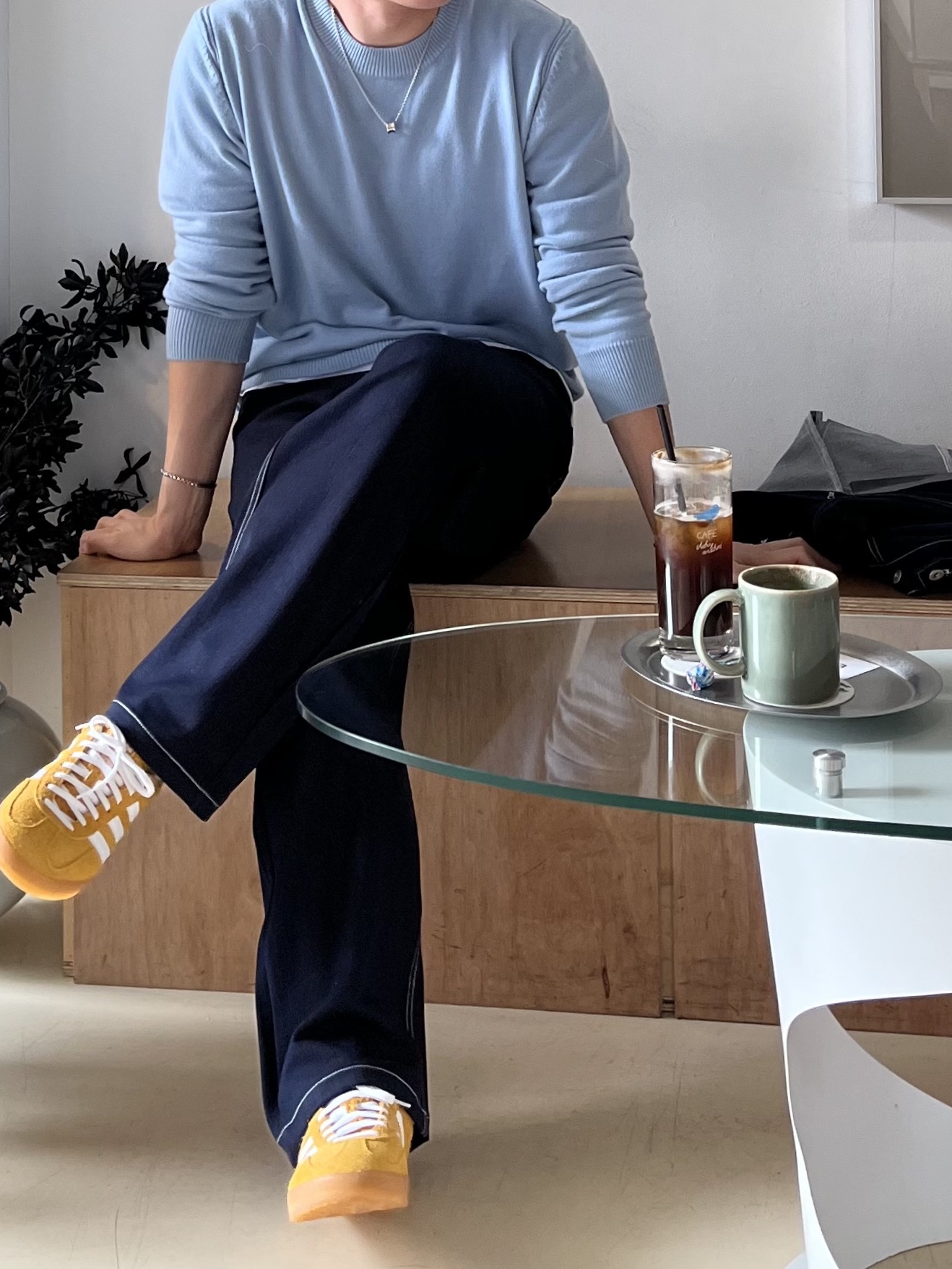 (W) Adidas Gazelle Indoor Orange Peel Cloud White 착용 스타일 - 6