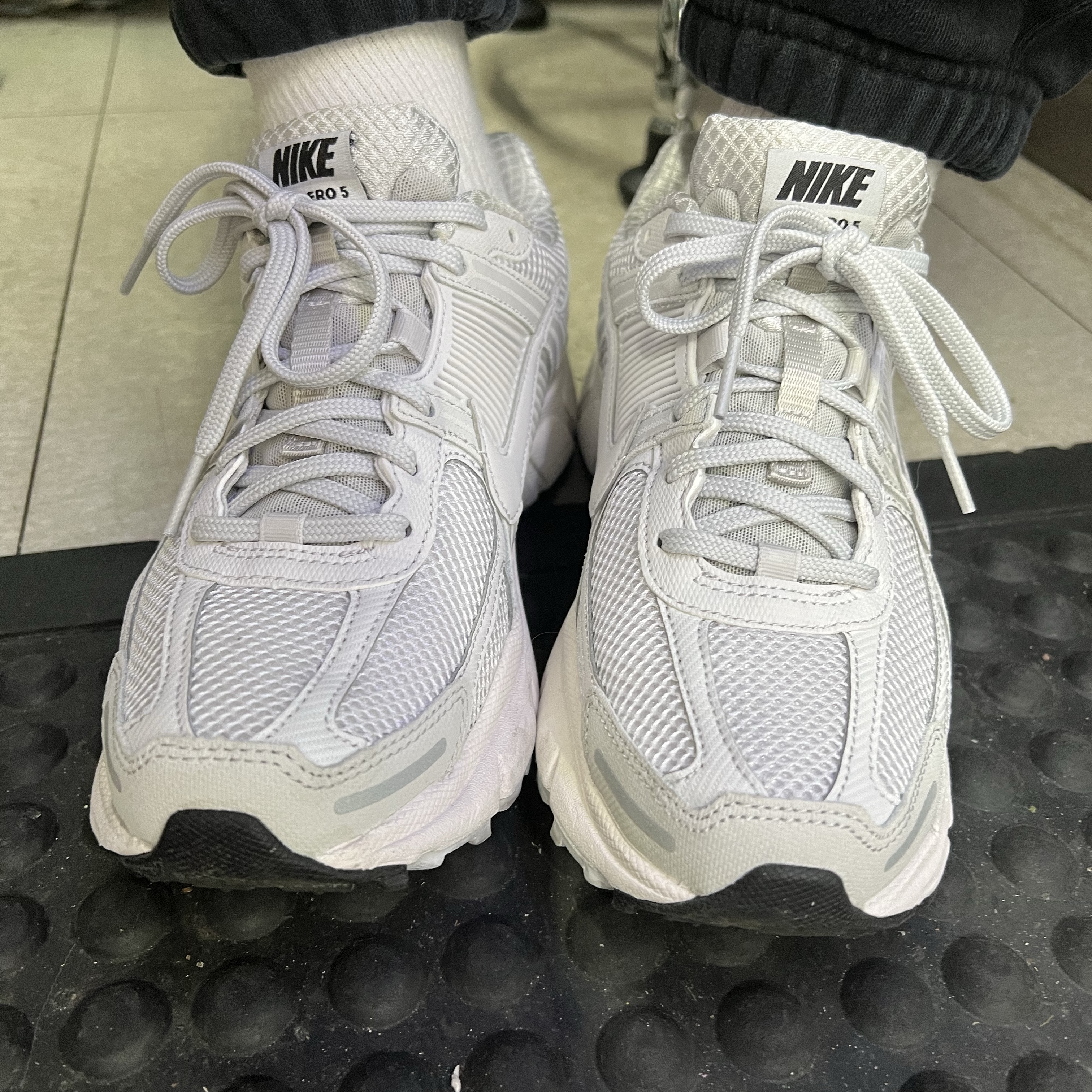 Nike Zoom Vomero 5 SP Vast Grey 2023 착용 스타일