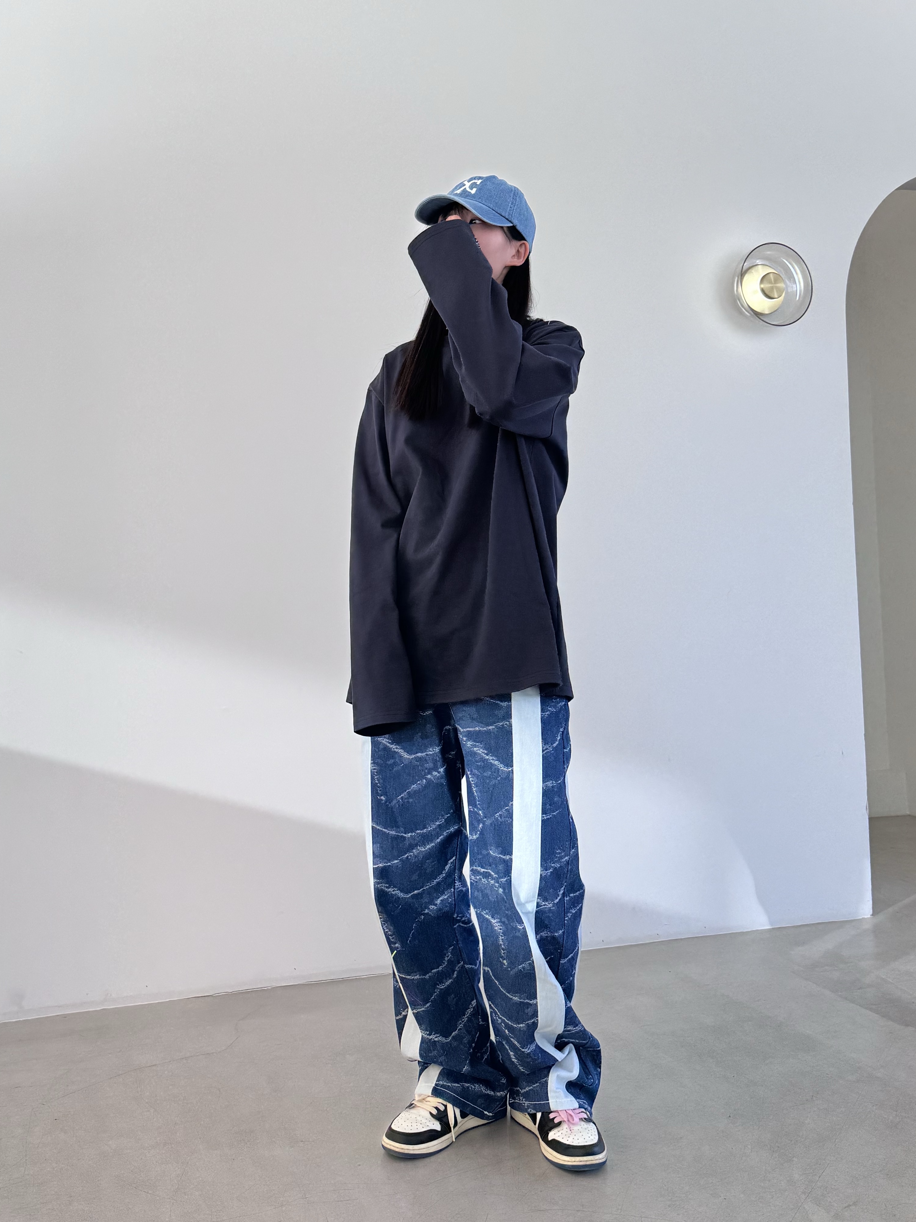 Jordan 1 x Travis Scott x Fragment Retro Low OG SP Military Blue 착용 스타일 - 2