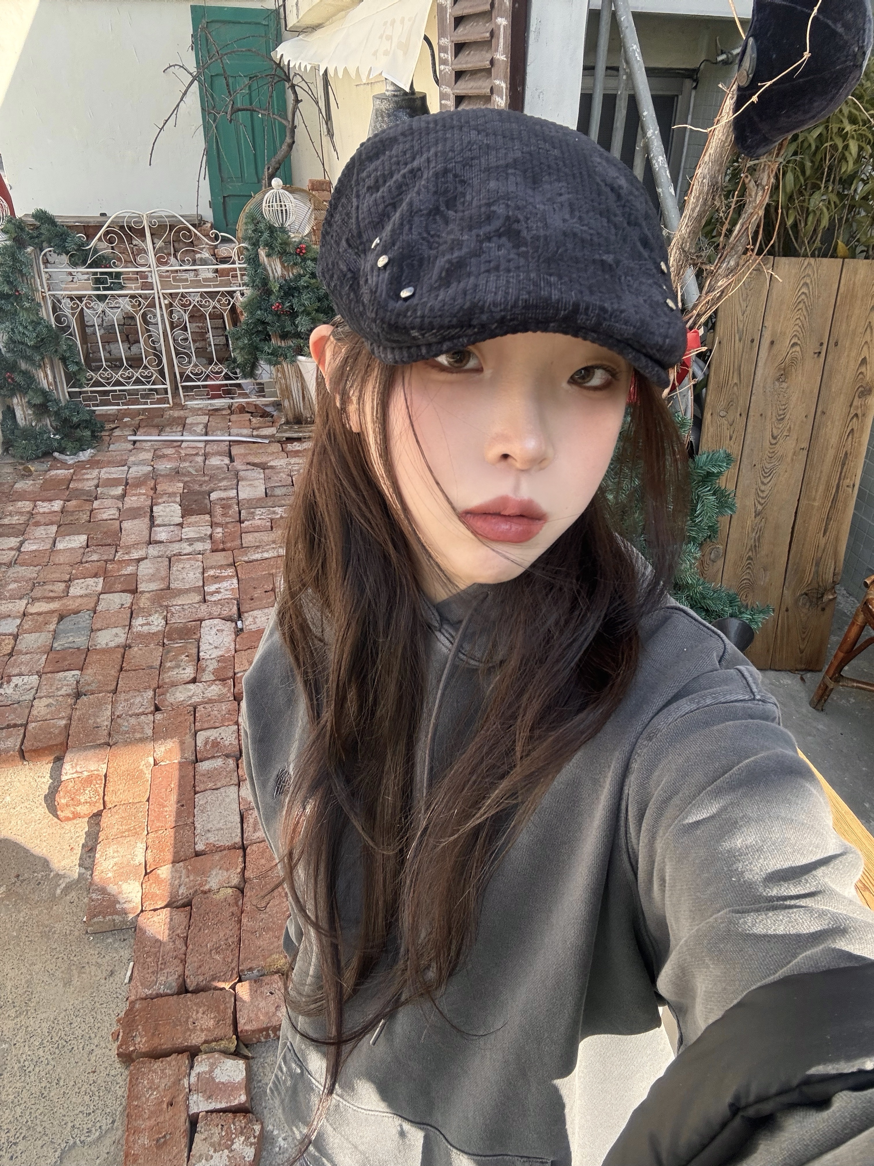 라스트리조트 에이비 Vm002 스웨이드 로우 라일락 블랙 착용 스타일 - 6