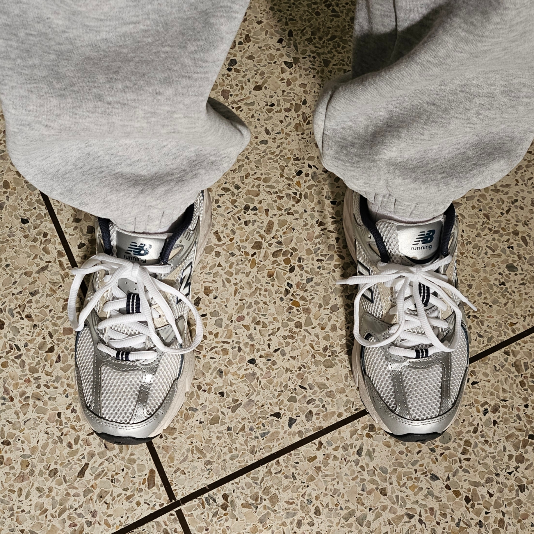 New Balance 530 Steel Grey 착용 스타일
