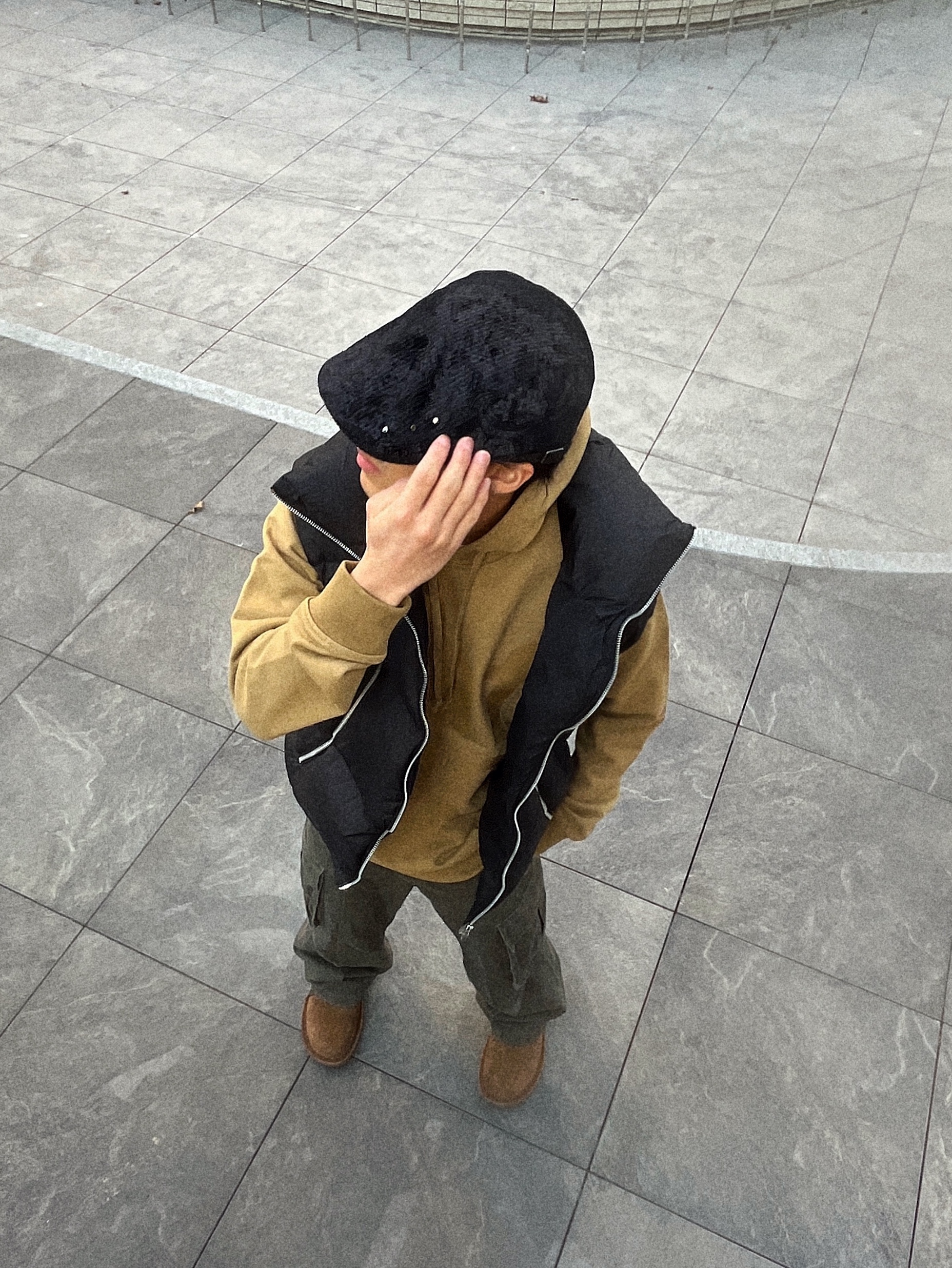 [KREAM 단독] Safarispot Basic Safari Hoodie Sand 착용 스타일 - 1