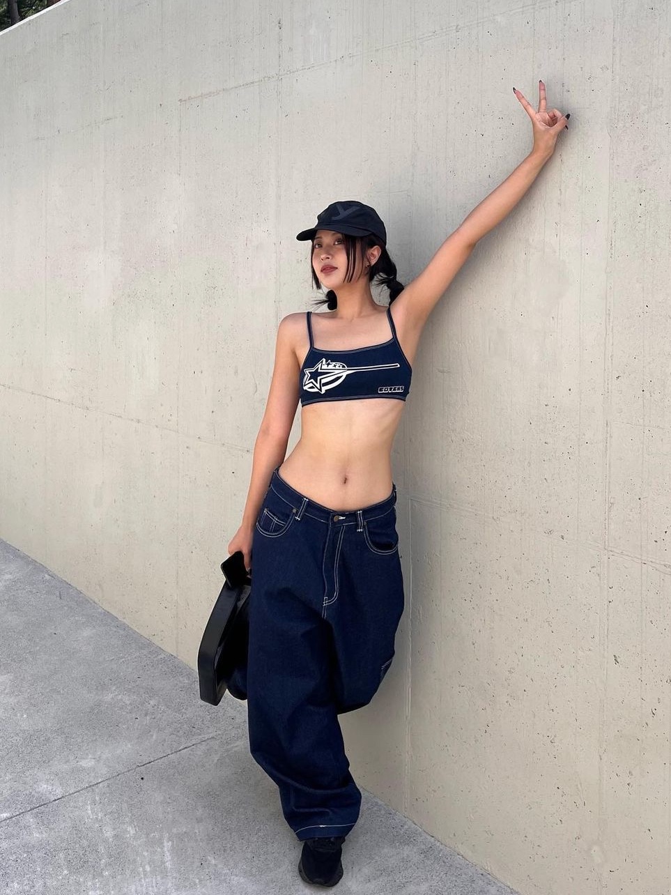Cotchs Star Denim Pants, Cotchs Star Denim Bra Top 착용 스타일