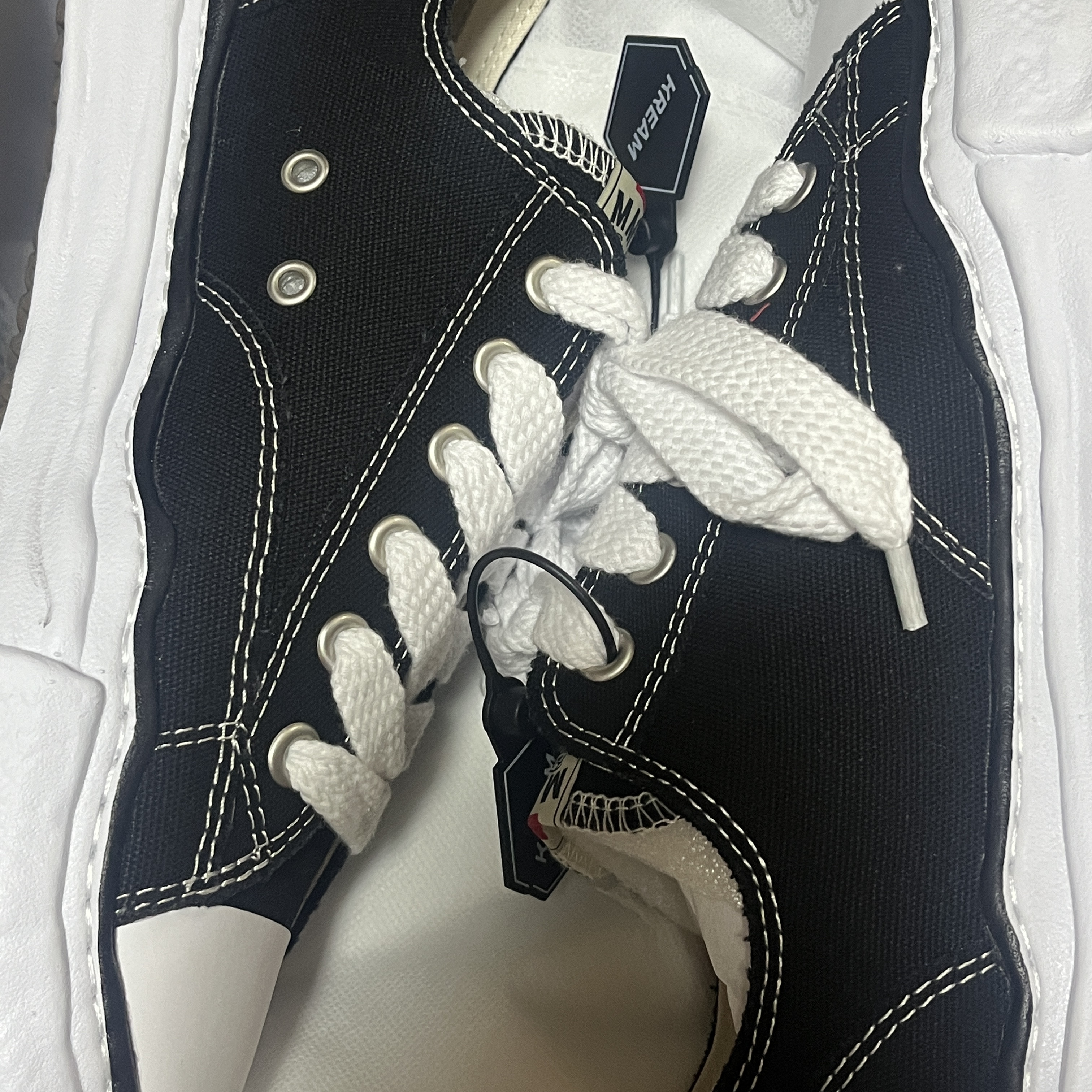 Maison Mihara Yasuhiro Peterson OG Sole Canvas Low Sneakers Black 착용 스타일