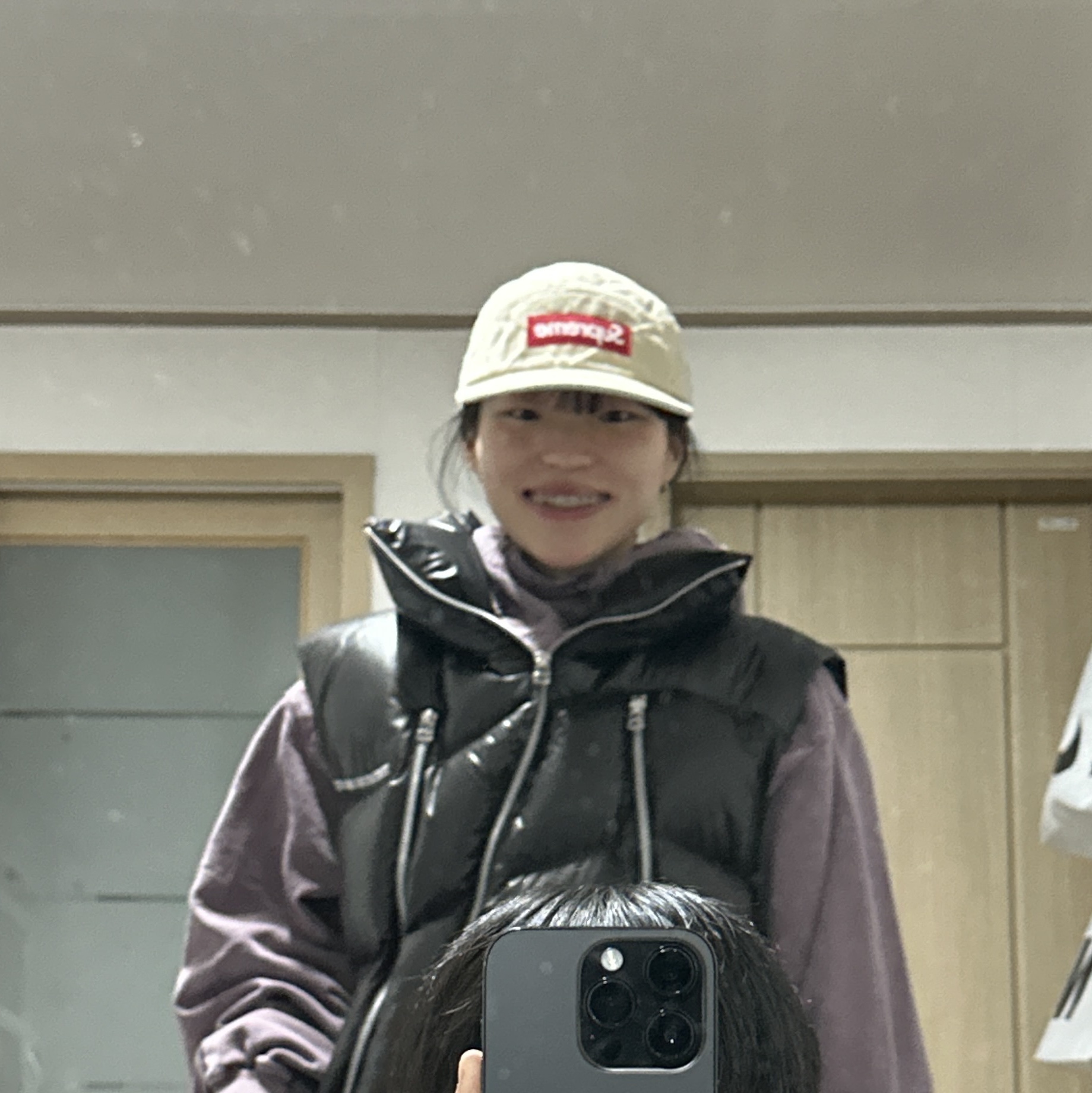 The Museum Visitor KREAM Curved Zipper Puffer Down Vest Glossy Black - 23FW, Supreme Punched Denim Camp Cap Dyed Beige - 23FW 착용 스타일 - 3