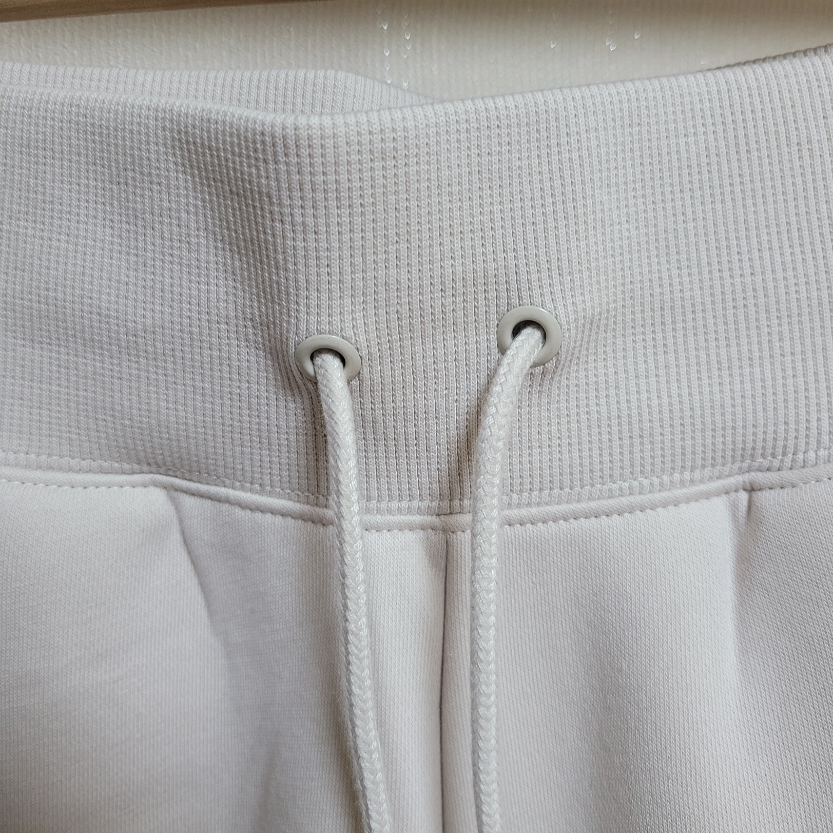 (W) Nike NSW Phoenix Fleece High-Waisted Cropped Sweatpants Light Orewood Brown 착용 스타일 - 4