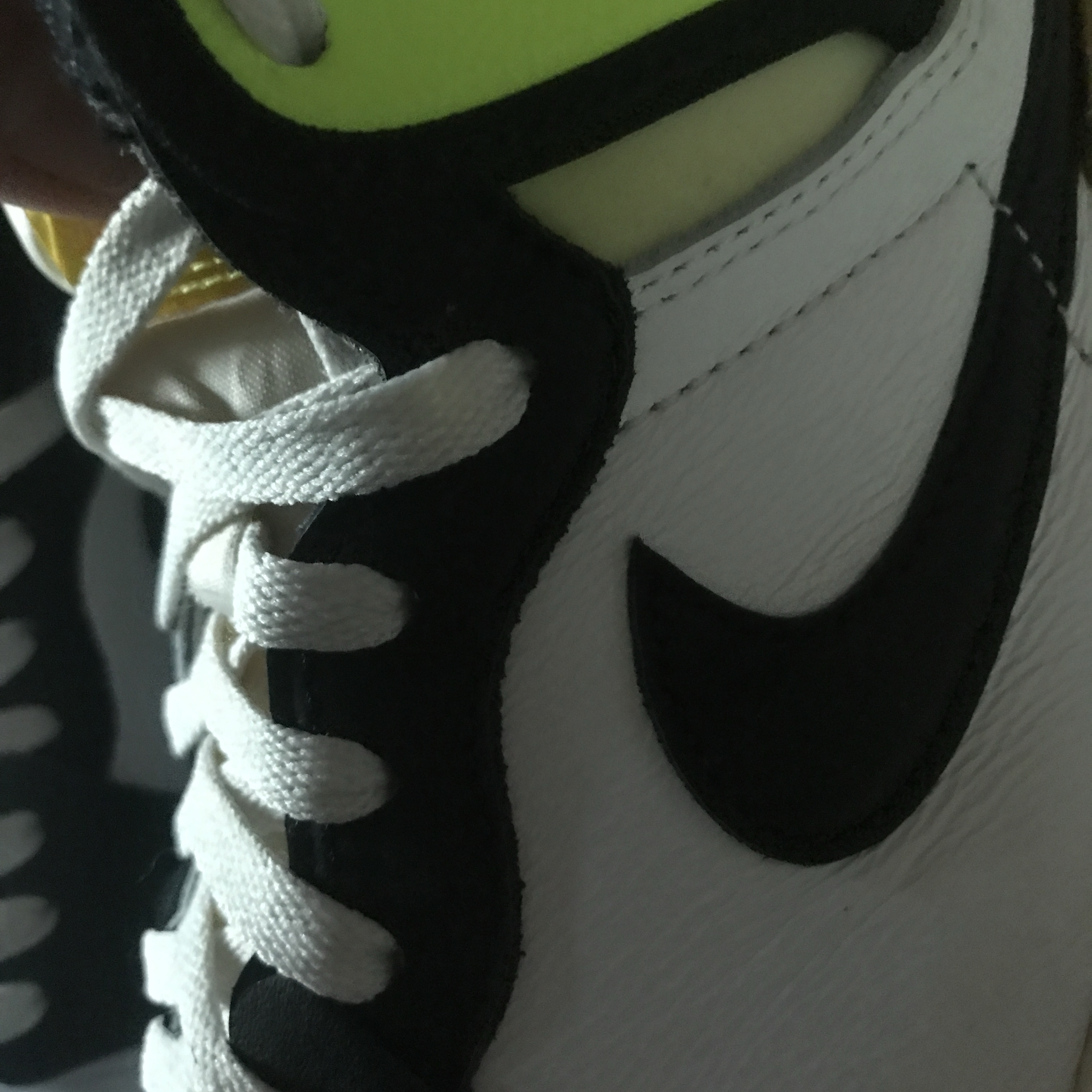 Jordan 1 Retro High OG Volt Gold 착용 스타일