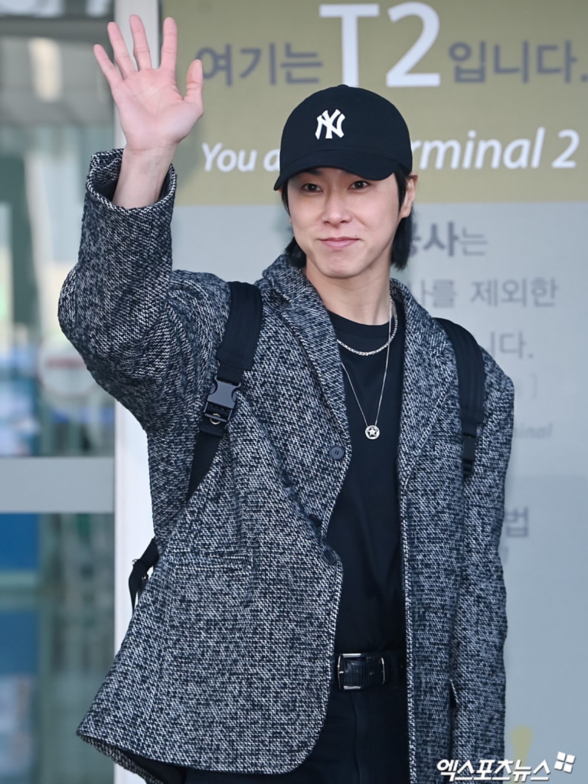 New Era x MoMA New York Yankees Cap Black 착용 스타일
