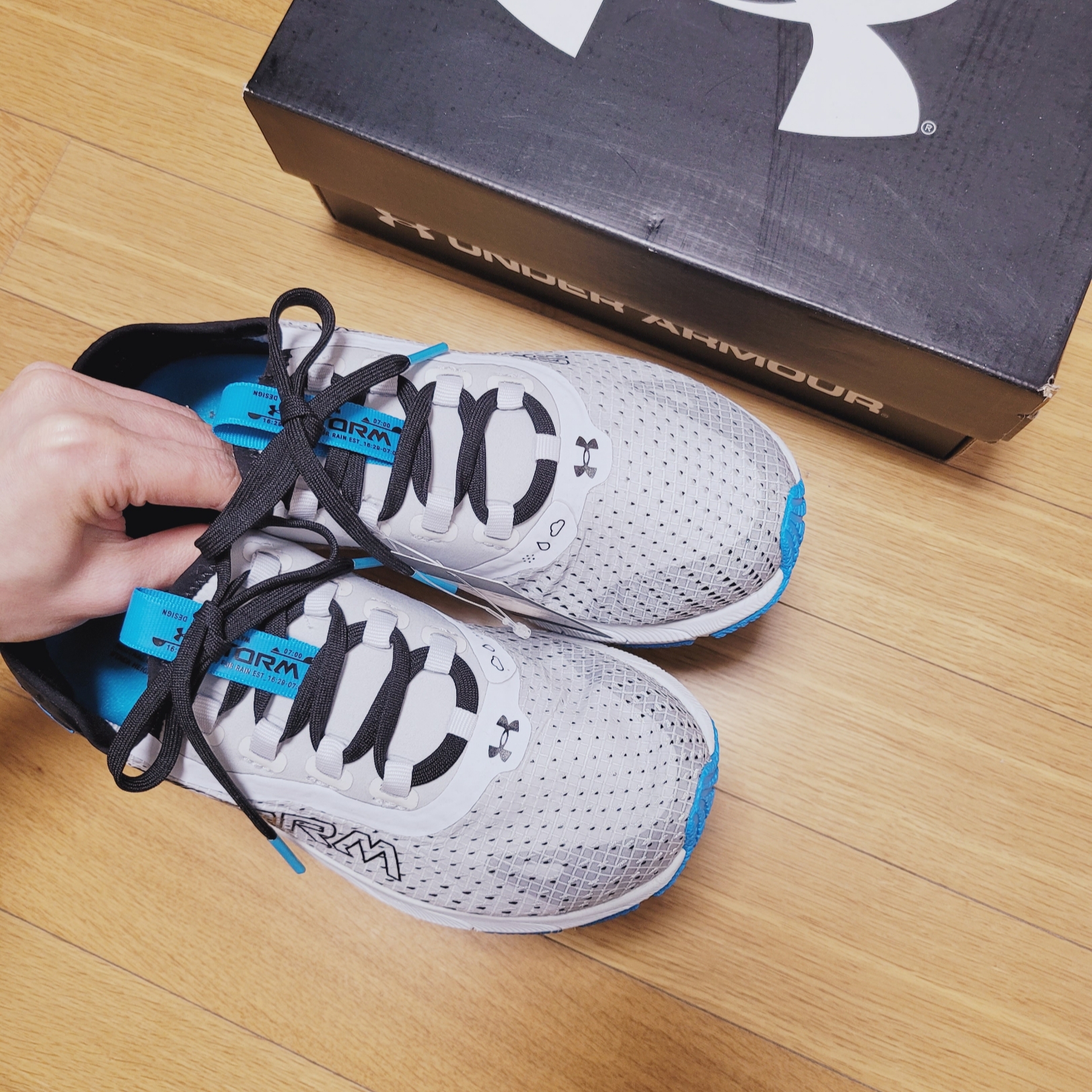 (W) Under Armour HOVR Sonic 4 Storm Halo Gray Radar Blue 착용 스타일 - 2