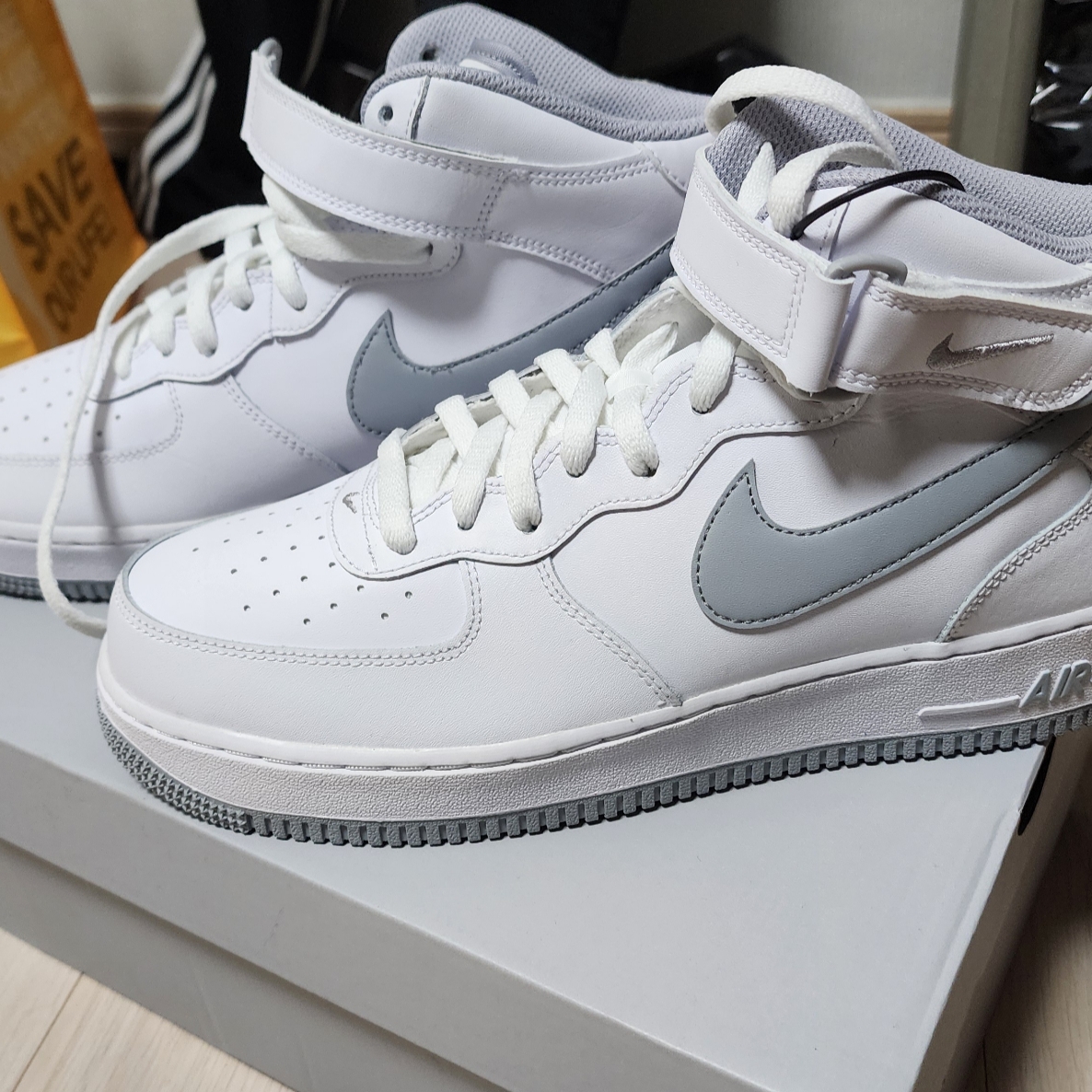 Nike Air Force 1 Mid '07 White Wolf Grey 착용 스타일 - 4