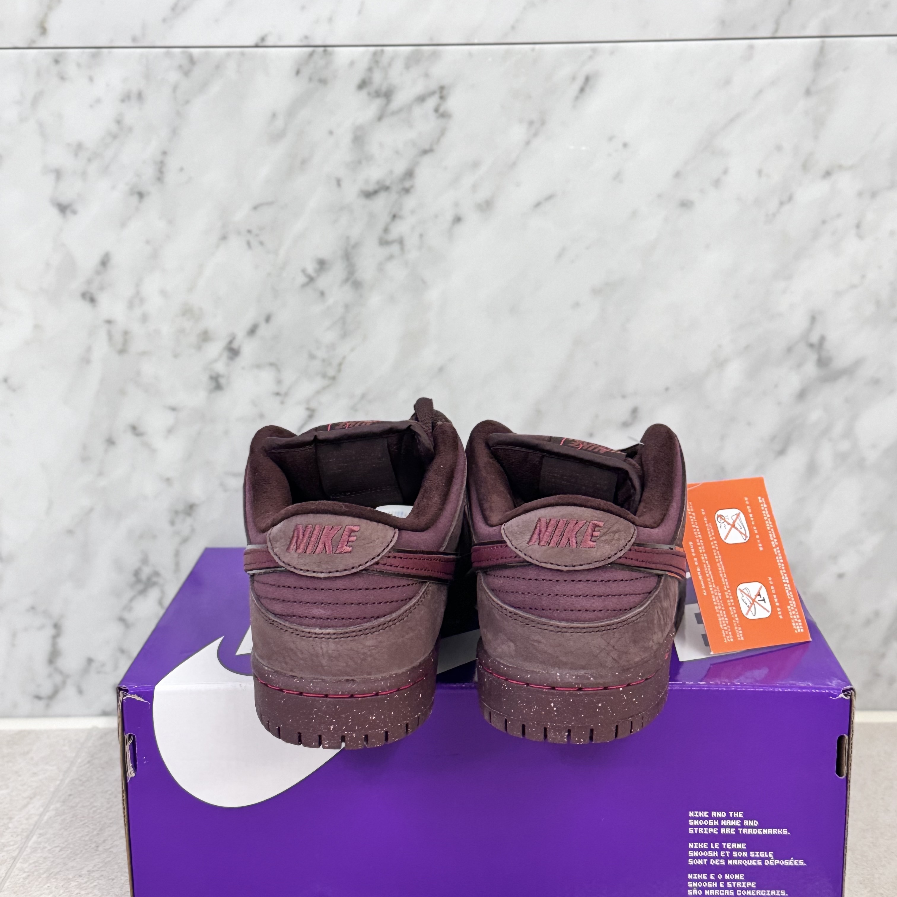 Nike SB Dunk Low PRM Burgundy Crush 착용 스타일 - 4