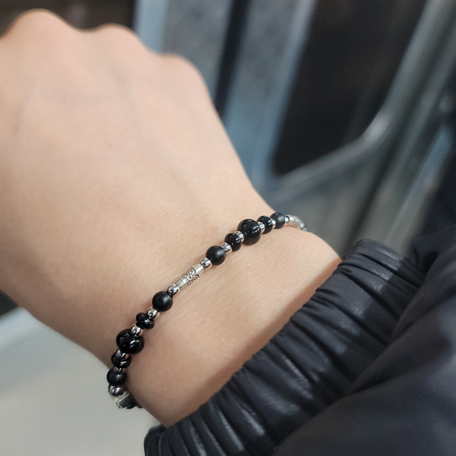 Scudo Garden Karen Beads Bracelet Black 착용 스타일