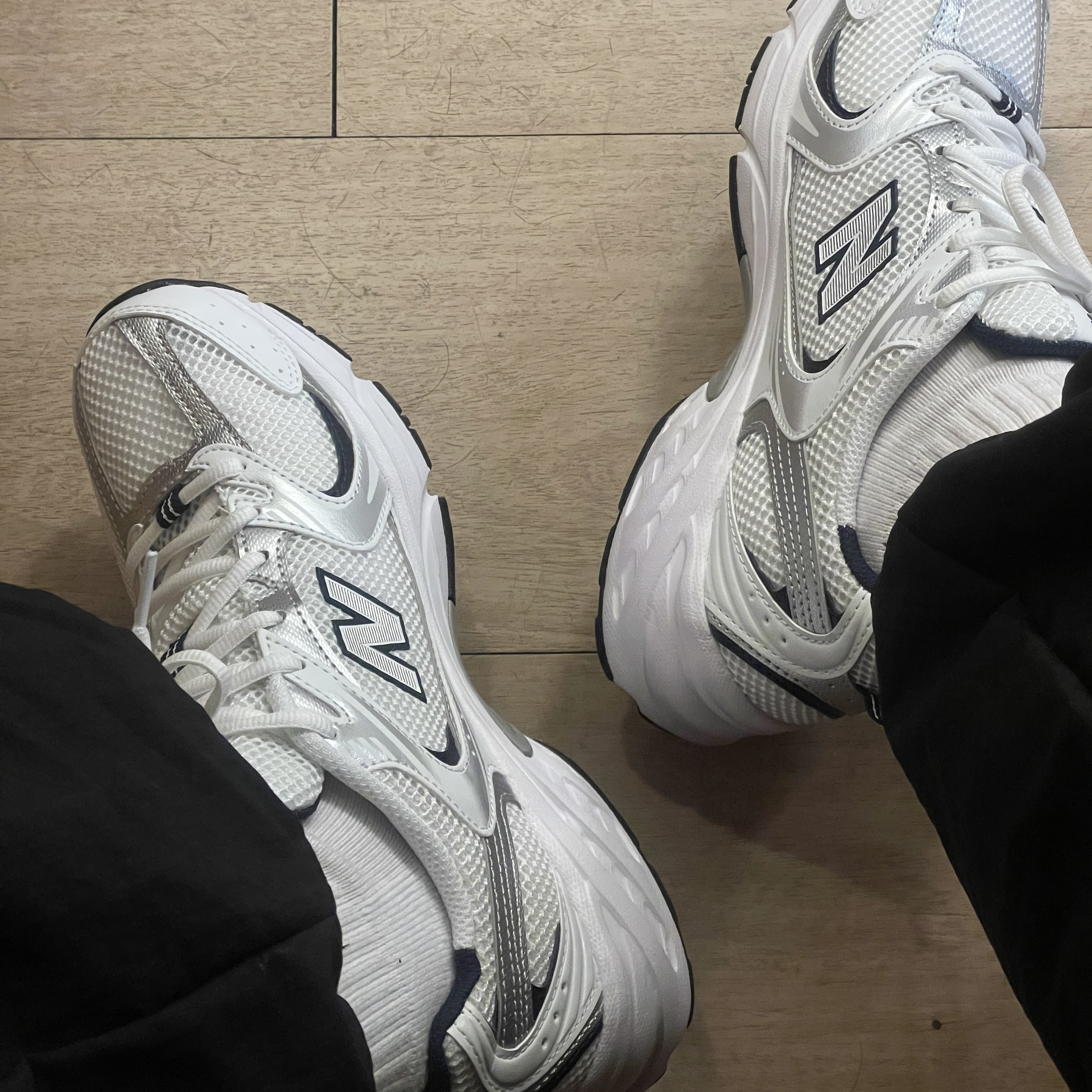New Balance 530 White 착용 스타일