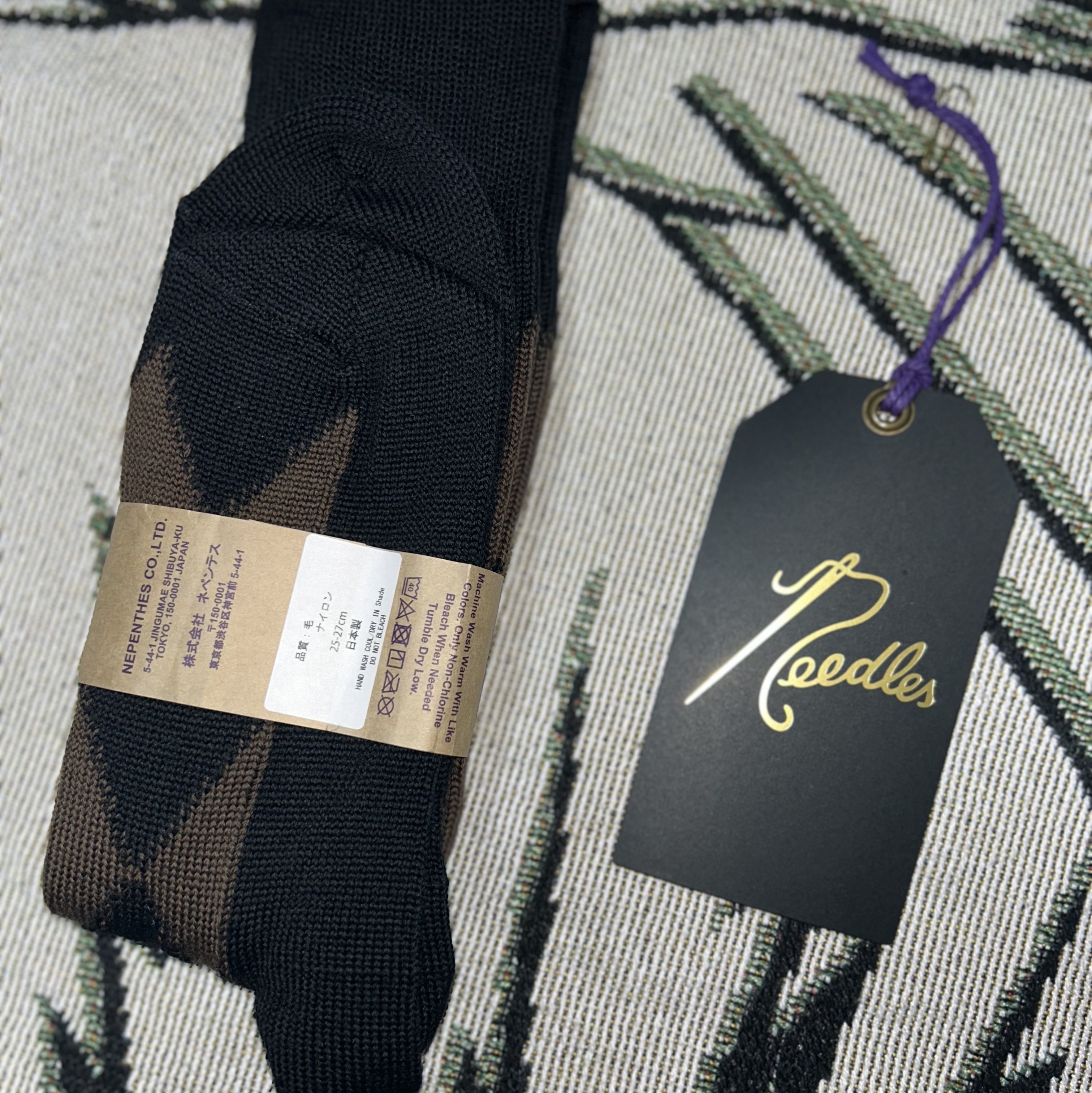 Needles Argyle Jacquard Merino Wool Socks Brown 착용 스타일 - 4