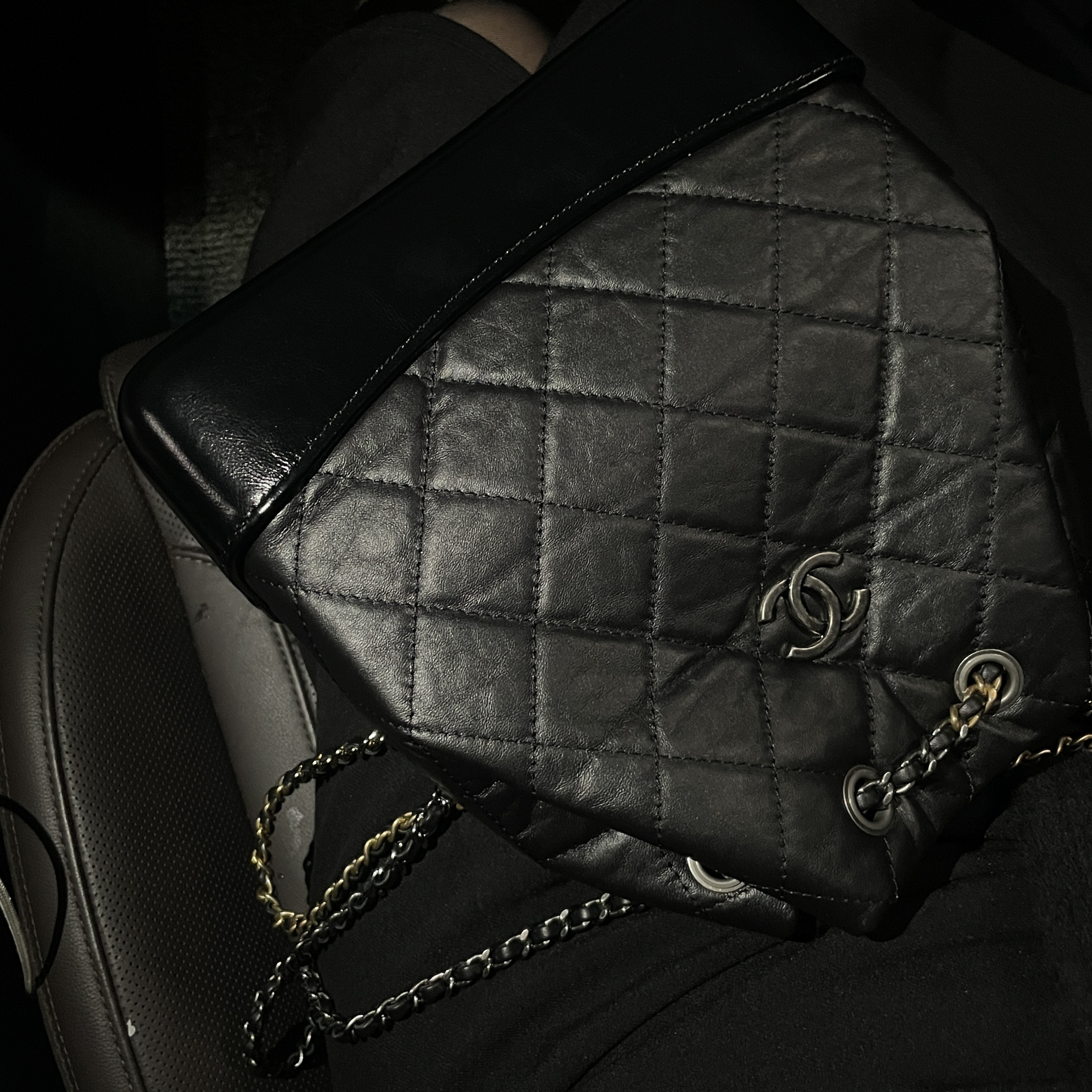 Chanel Small Gabrielle Backpack Aged Calfskin & Gold Silver Black 착용 스타일