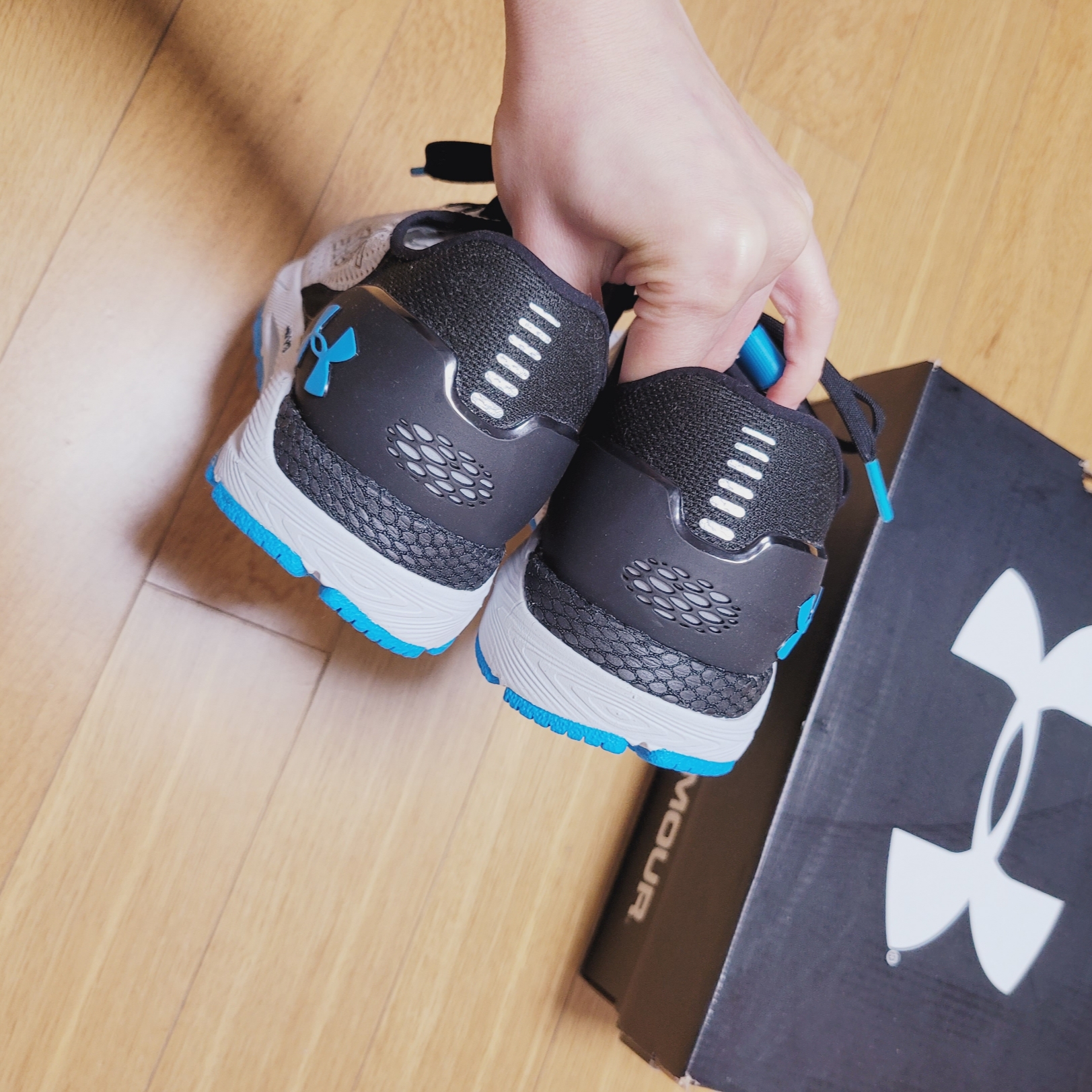 (W) Under Armour HOVR Sonic 4 Storm Halo Gray Radar Blue 착용 스타일 - 4