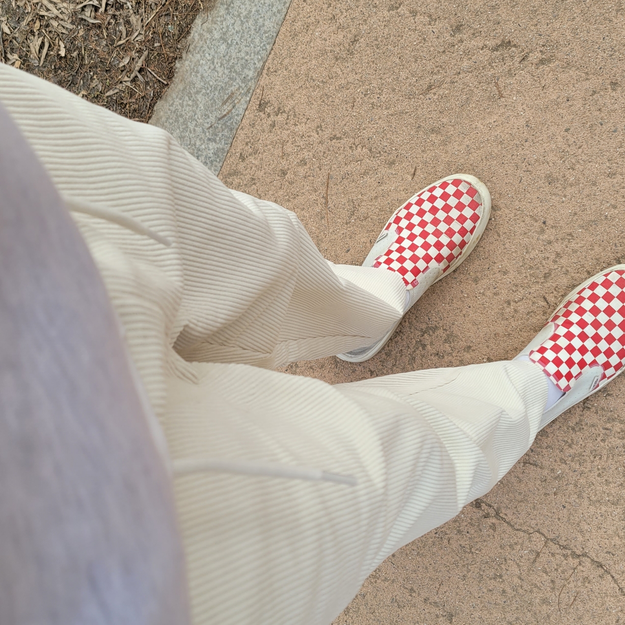 IAB Studio Corduroy Pants Cream Mud 착용 스타일 - 3