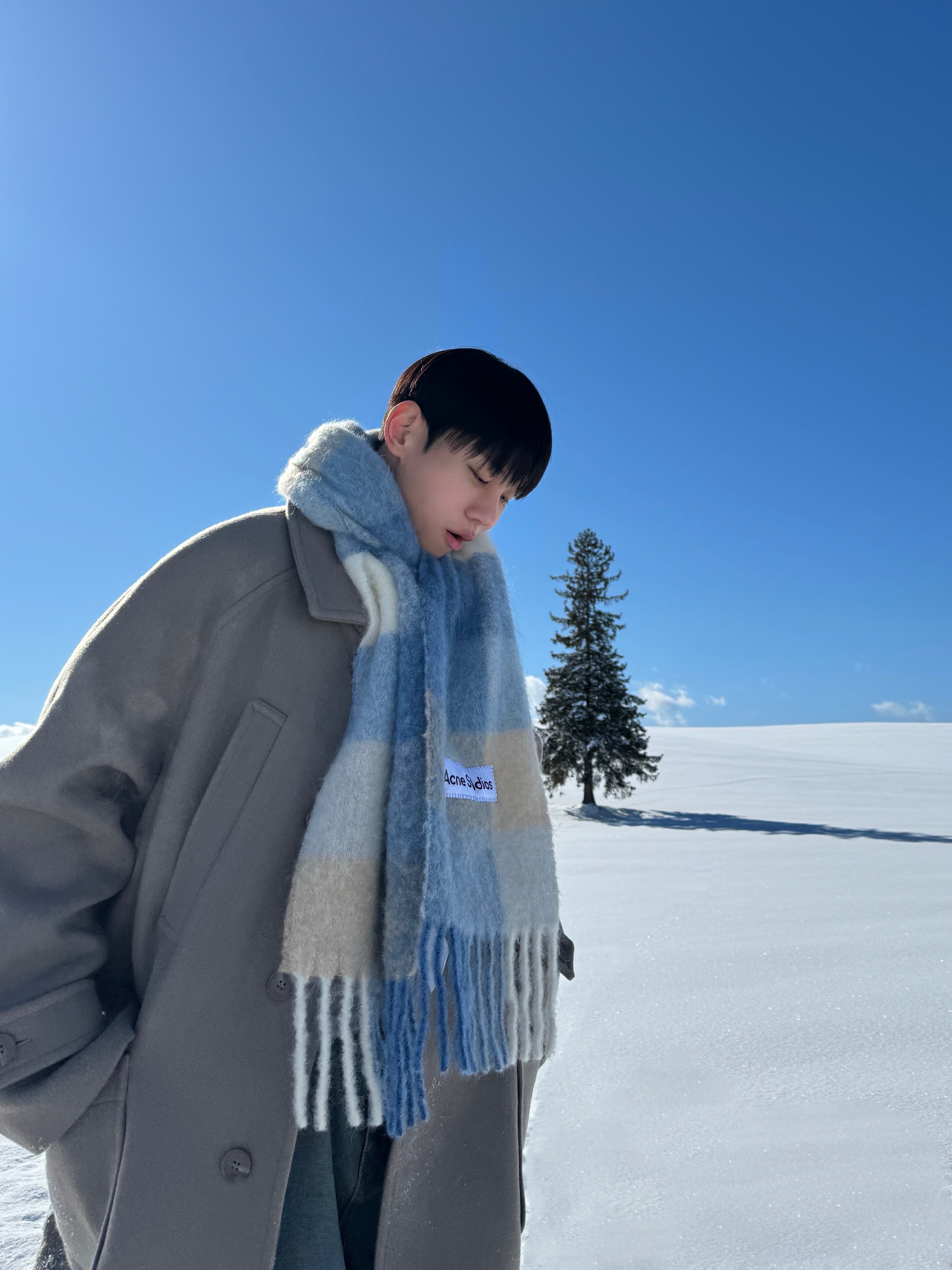 Acne Studios Mohair Check Muffler Pastel Blue Beige, Undermycar Legion.02 Balmacaan Oversized Wool Coat Beige 착용 스타일 - 3