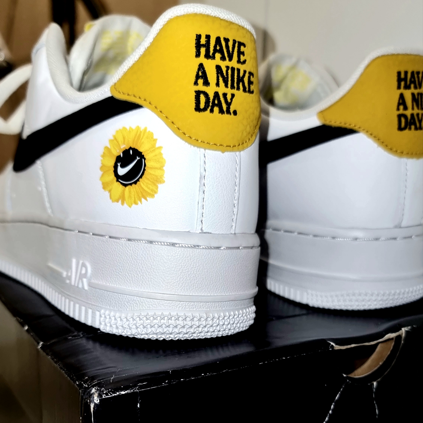 Nike Air Force 1 '07 LV8 2 Have a Nike Day 착용 스타일 - 1