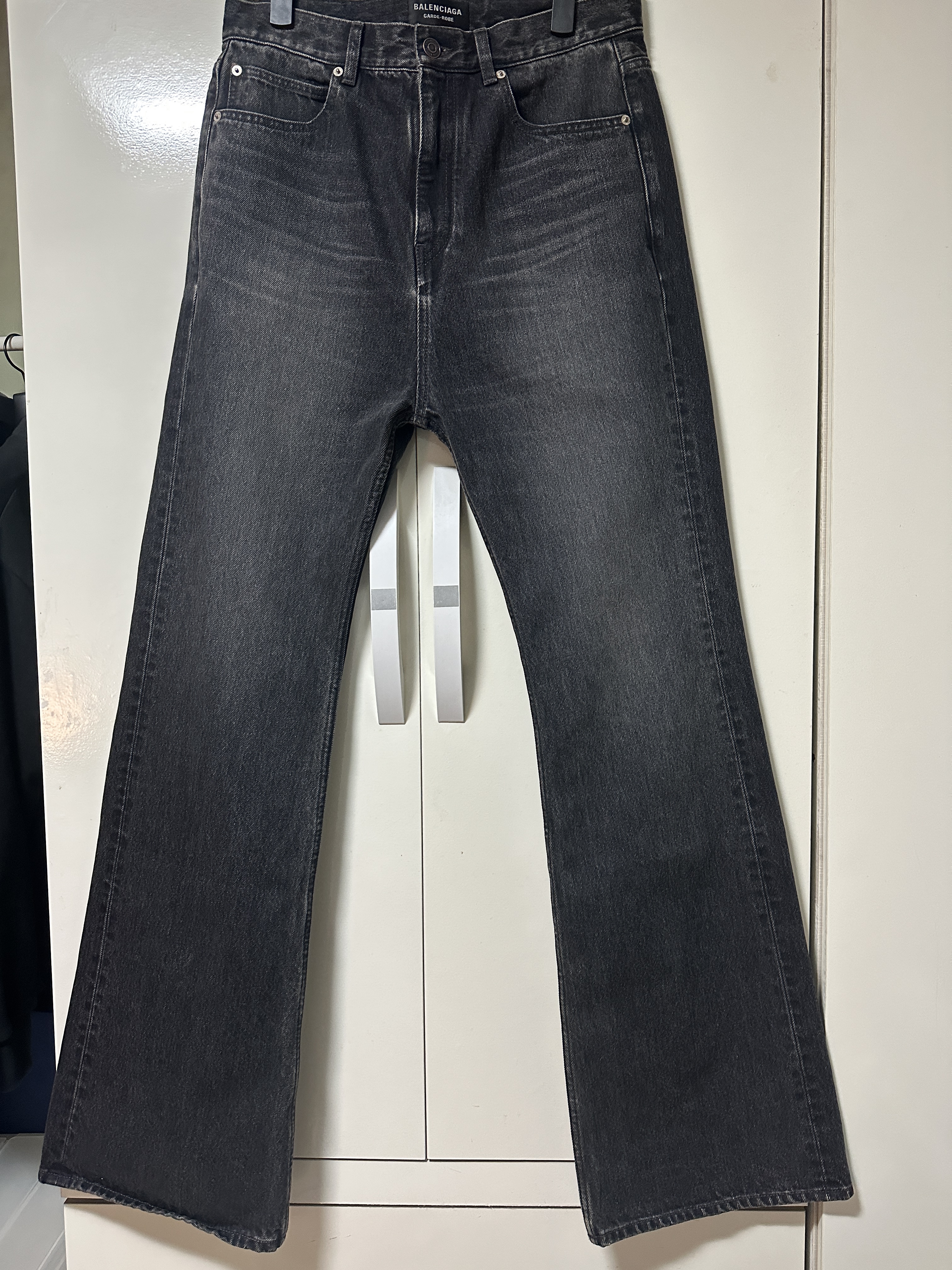 Balenciaga Flared Pants in Black 착용 스타일 - 4