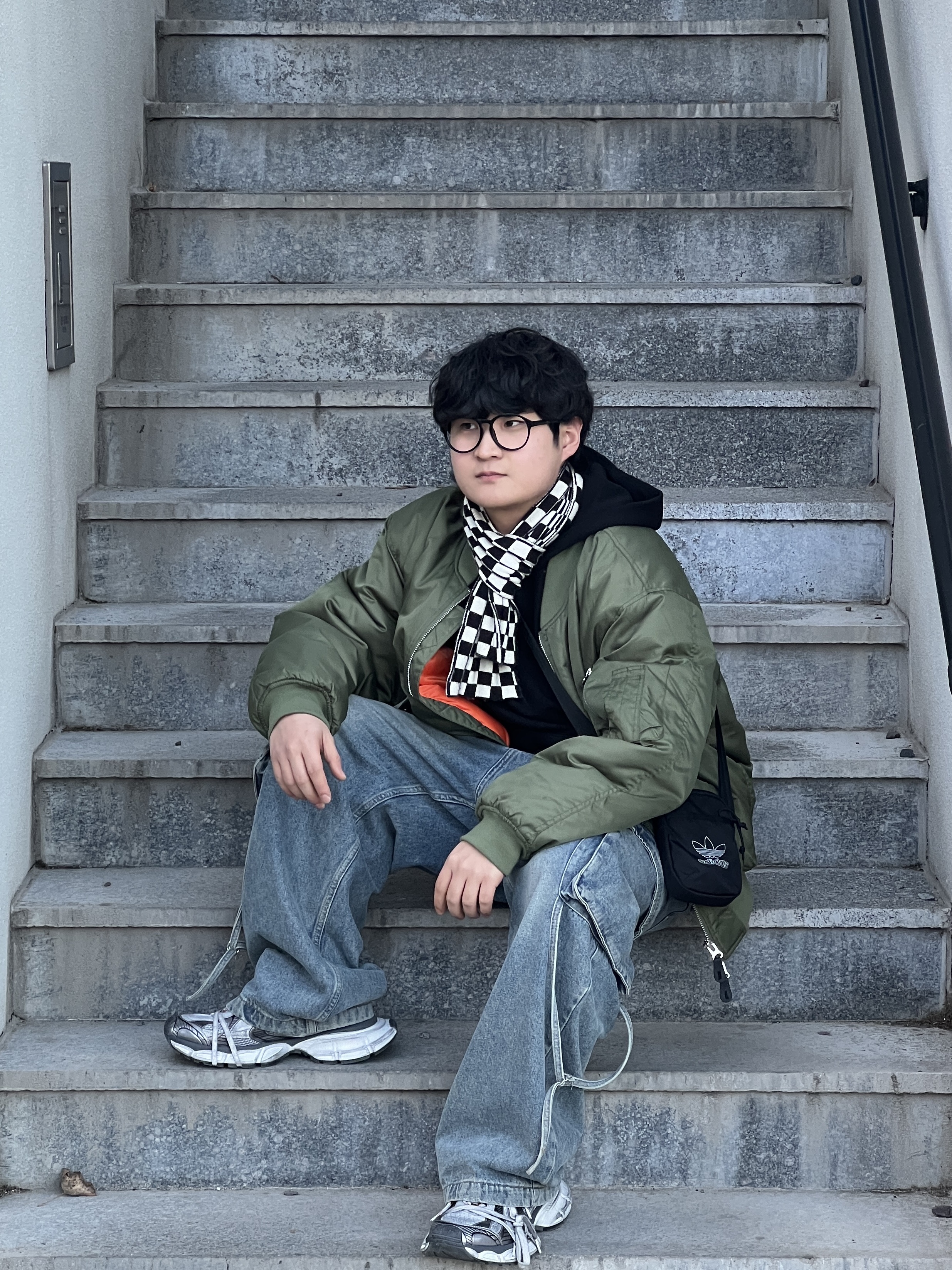 Balenciaga 3XL Sneakers Grey White Red 착용 스타일 - 3