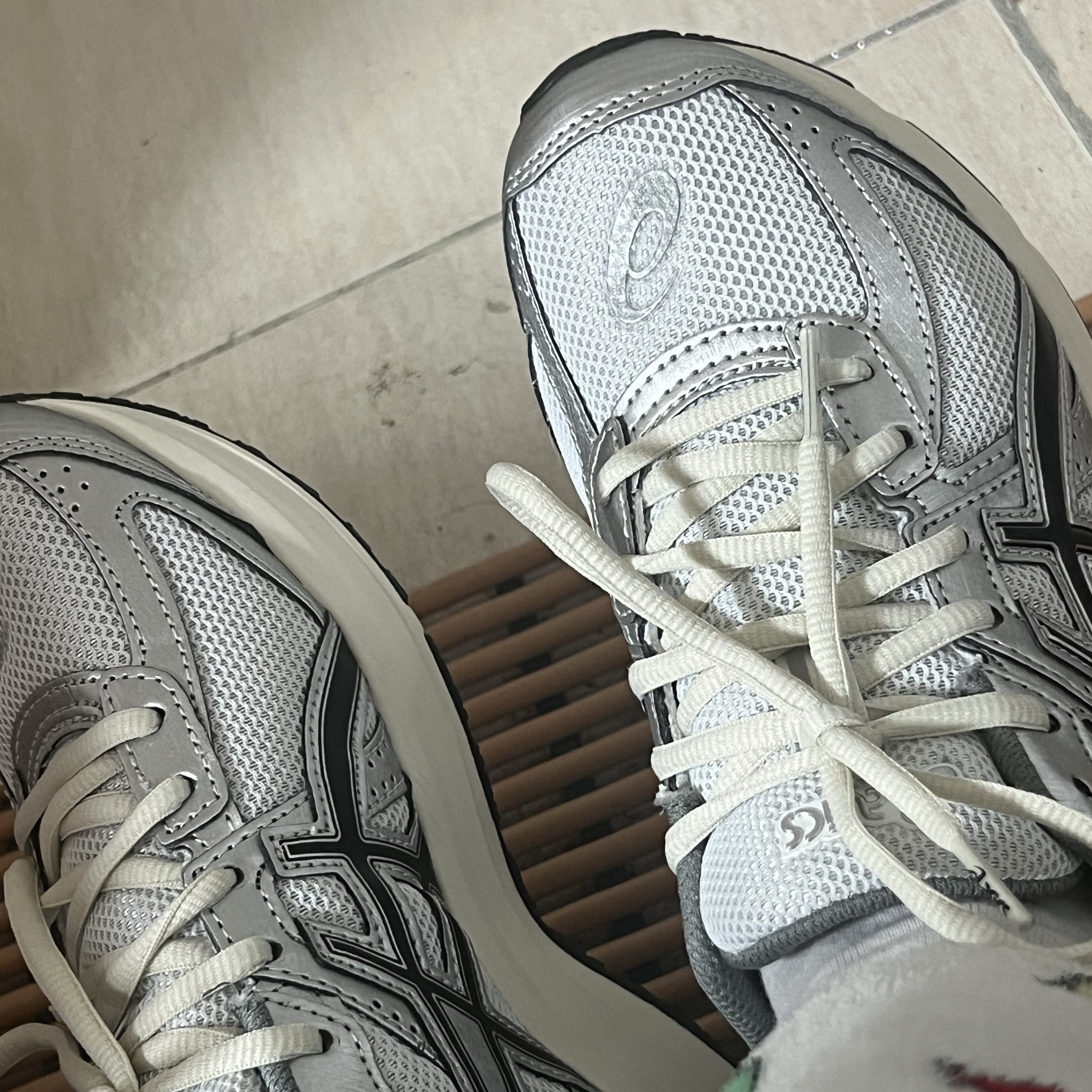Asics Jog 100 S White Black - 2E Wide 착용 스타일
