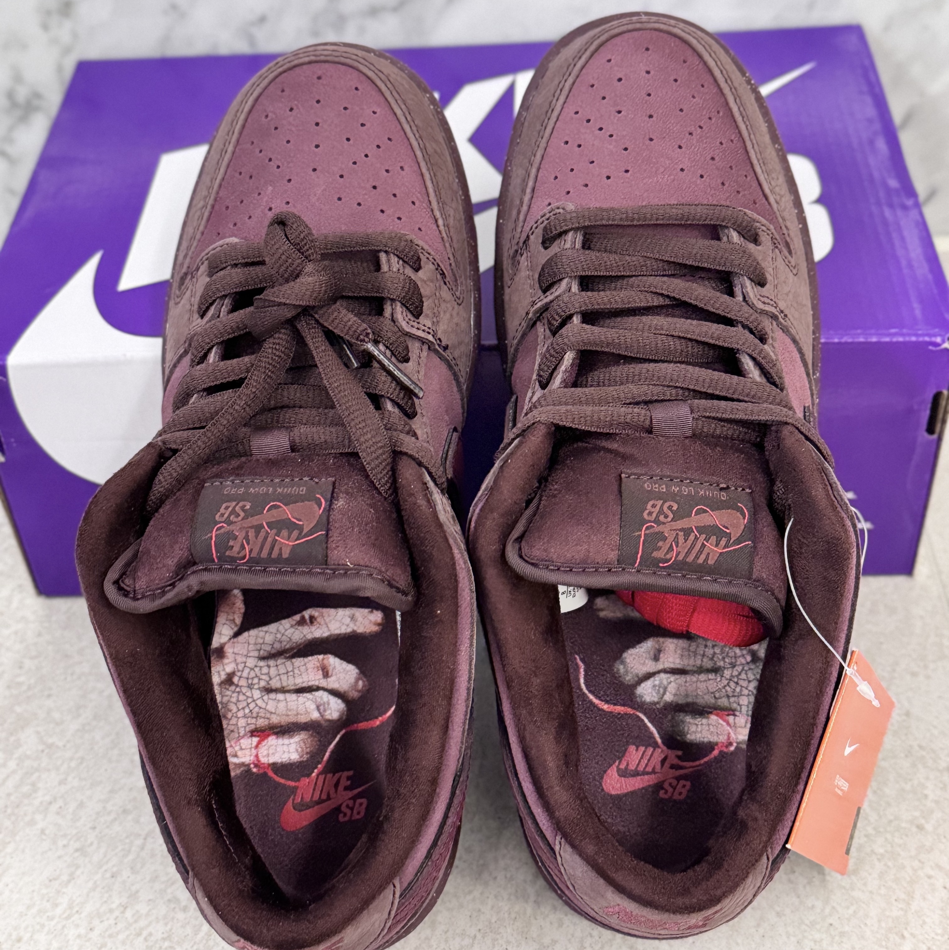 Nike SB Dunk Low PRM Burgundy Crush 착용 스타일 - 5