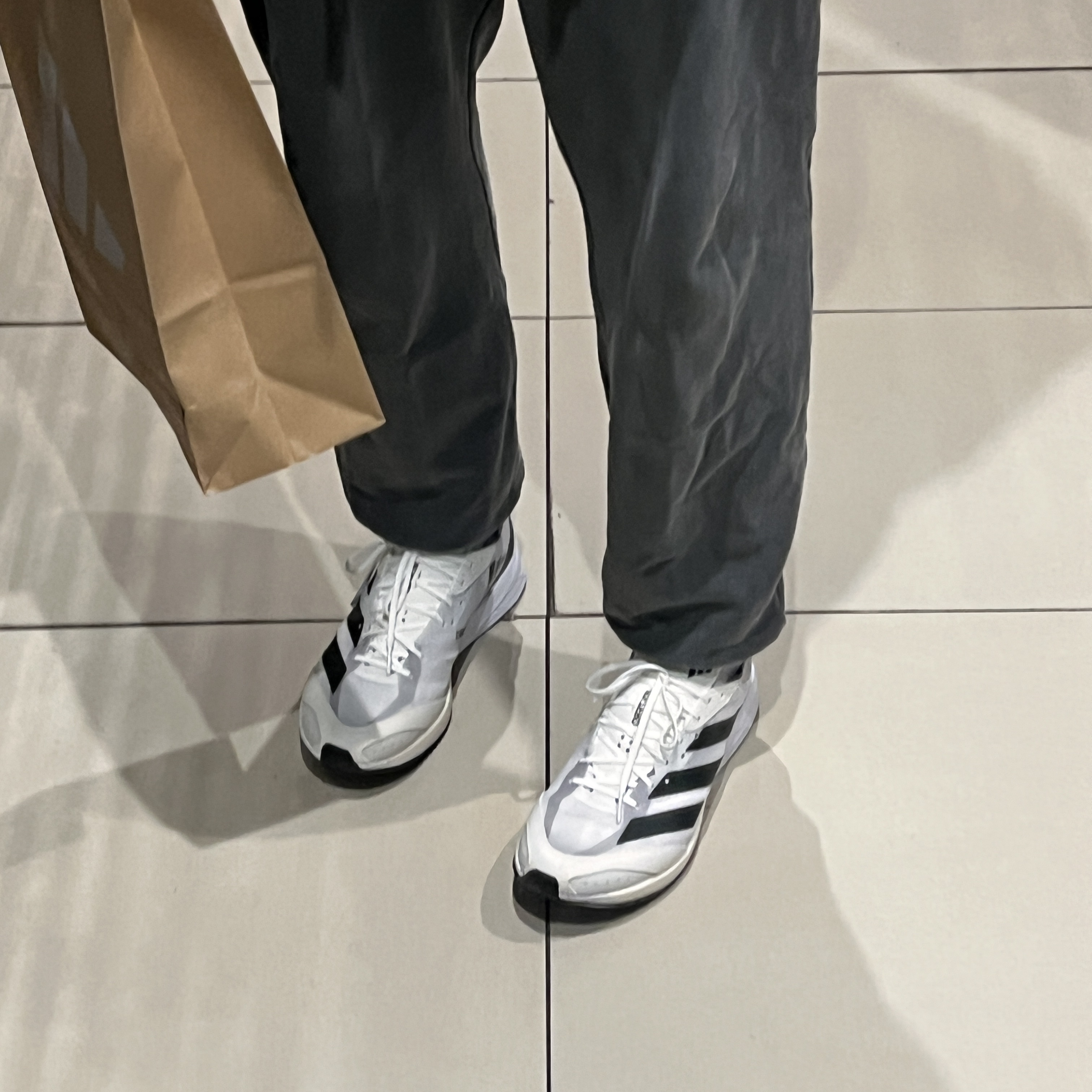 Adidas Adizero Adios 7 Wide Cloud White Core Black 착용 스타일 - 1